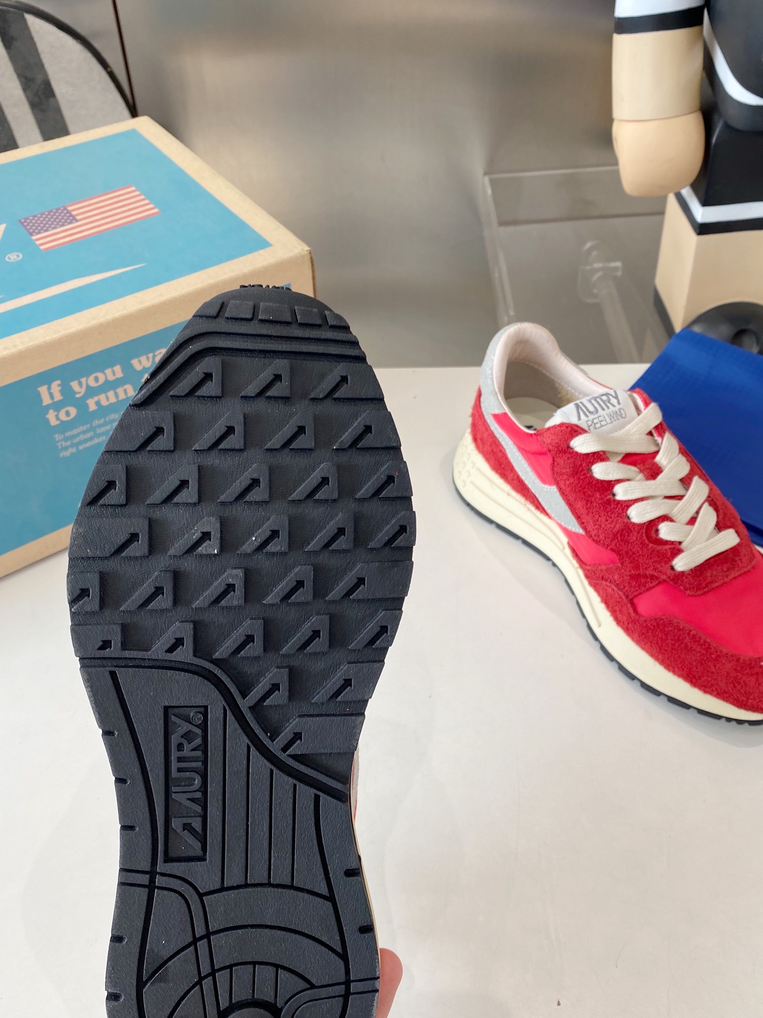 Factory Output: 675 Men’s & 700 Women’s Retro Korean-American Style White Sneakers - 图片 8