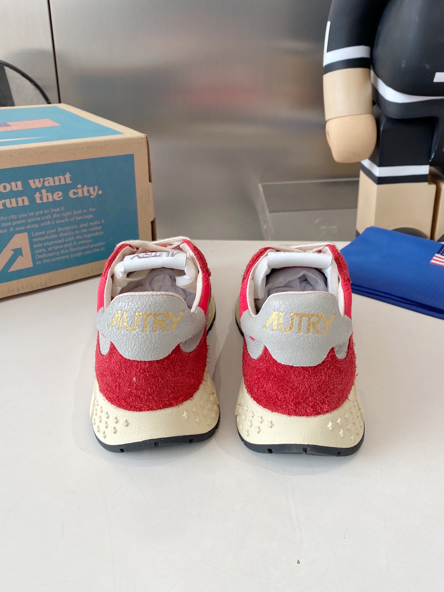 Factory Output: 675 Men’s & 700 Women’s Retro Korean-American Style White Sneakers - 图片 7