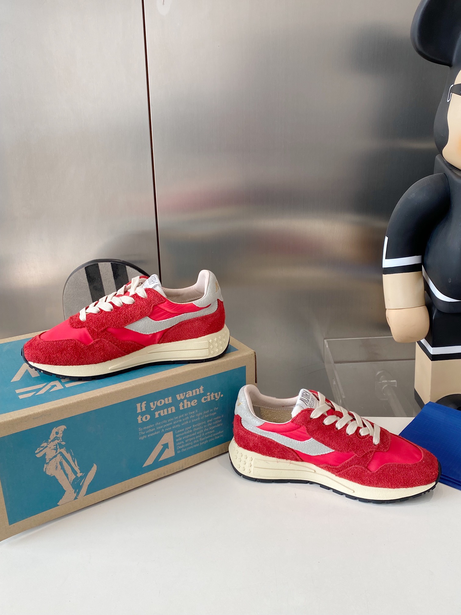 Factory Output: 675 Men’s & 700 Women’s Retro Korean-American Style White Sneakers - 图片 6