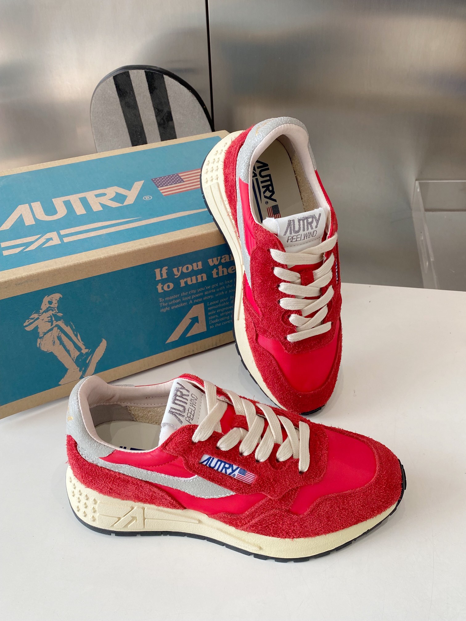 Factory Output: 675 Men’s & 700 Women’s Retro Korean-American Style White Sneakers - 图片 5