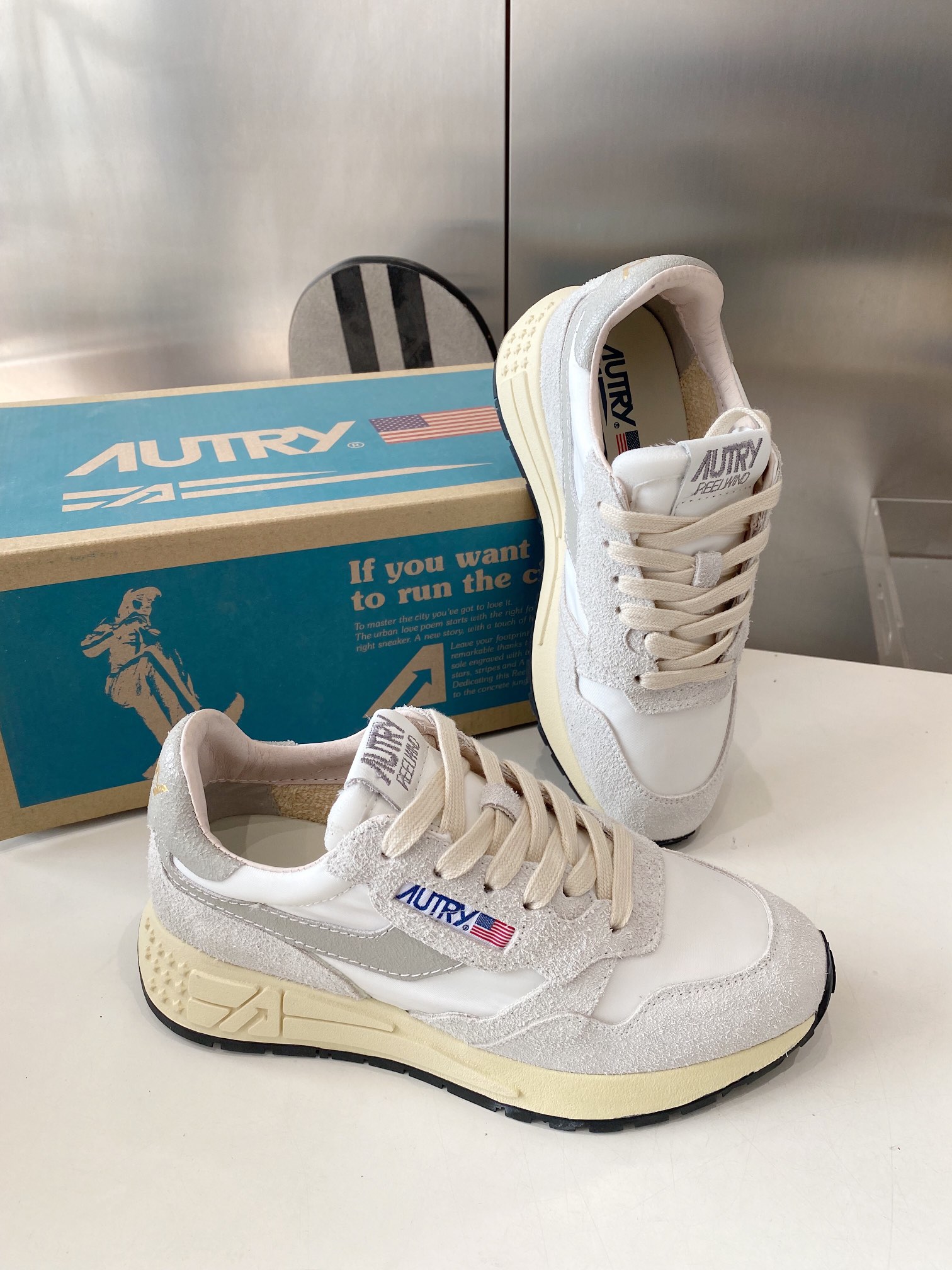 Factory Output: 675 Male vs 700 Female Korean-American Style Sneakers. - 图片 5