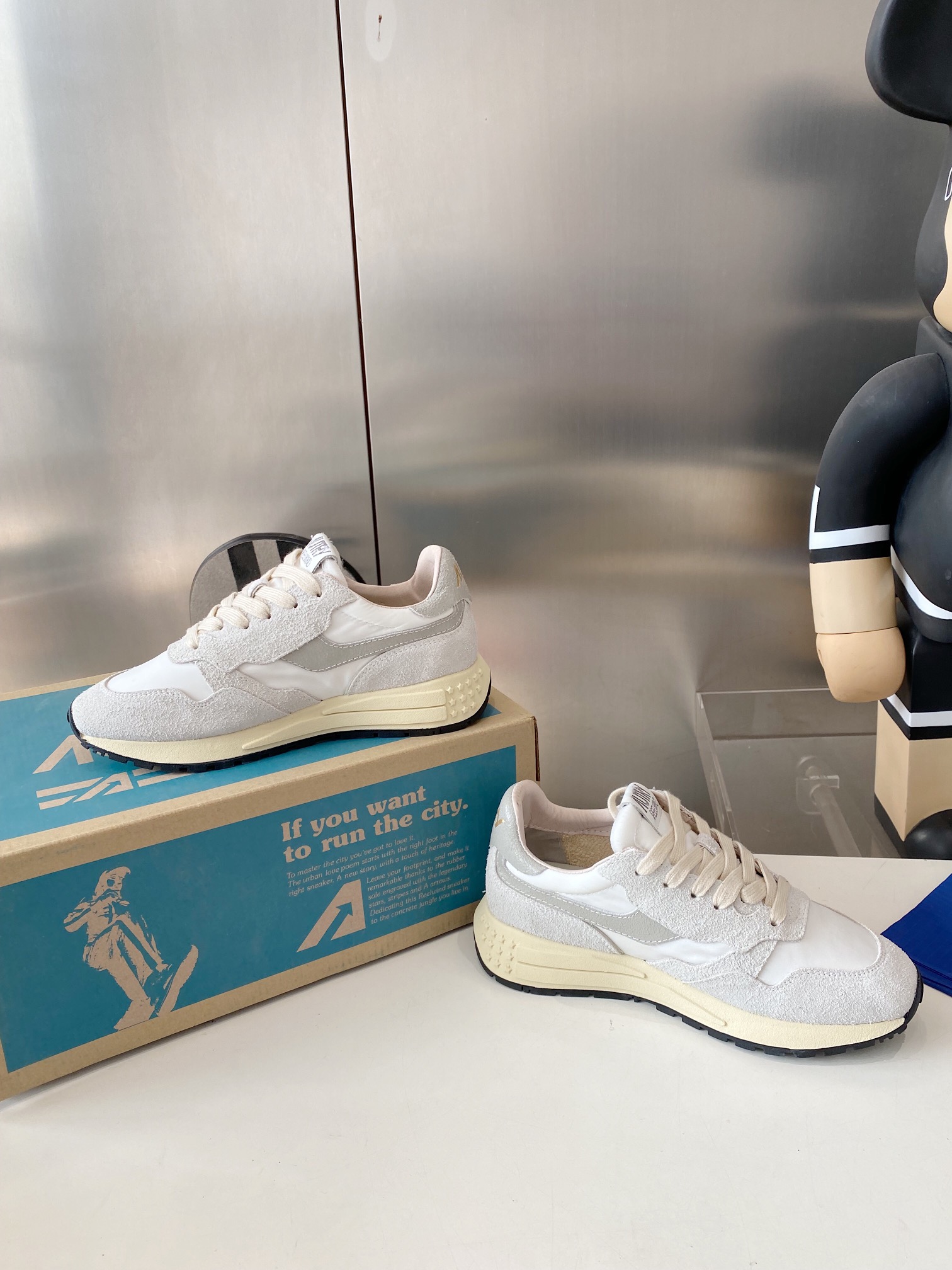 Factory Output: 675 Male vs 700 Female Korean-American Style Sneakers. - 图片 6
