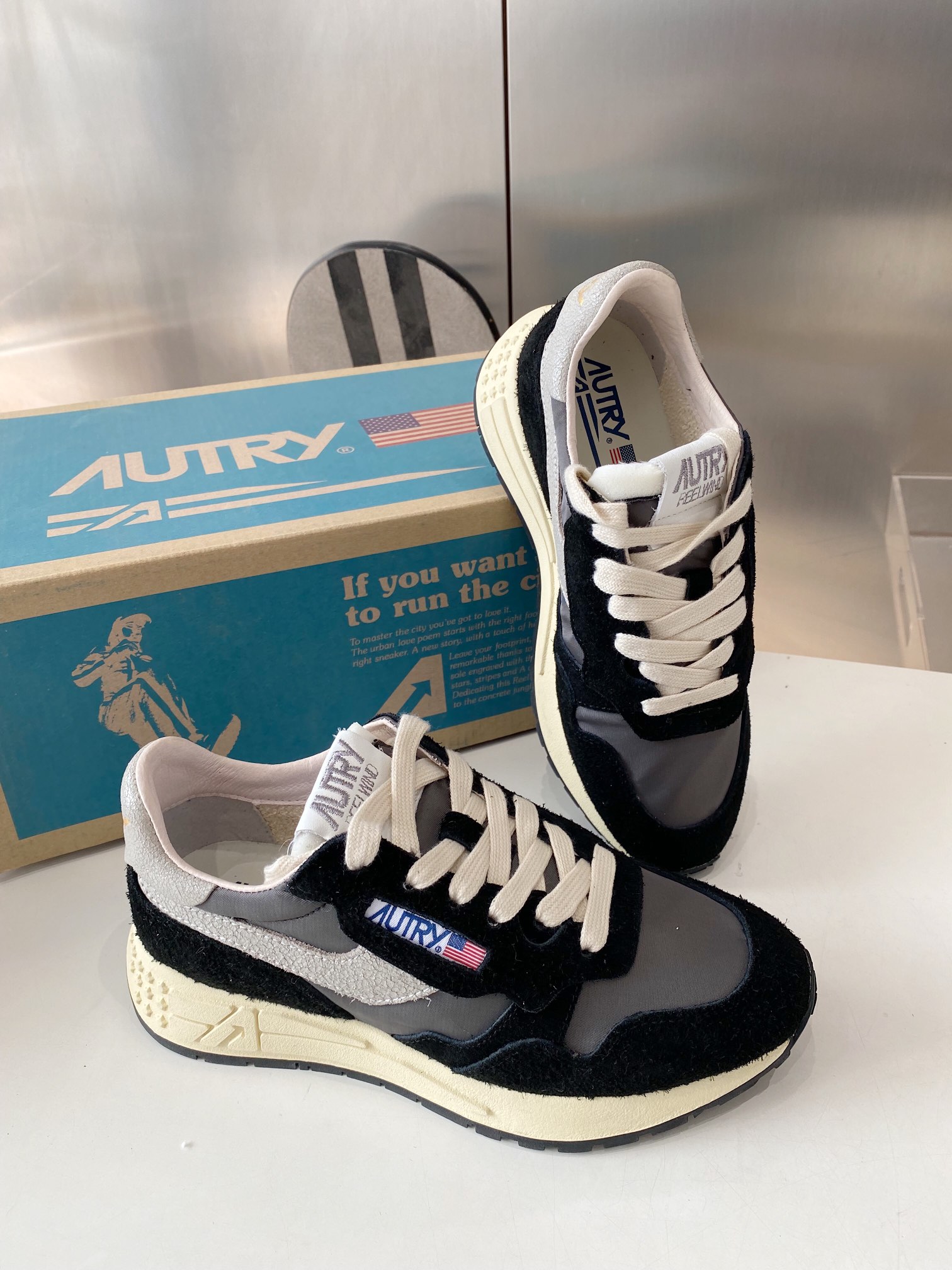 Factory Releases 675 Male & 700 Female Korean-American Style Sneakers - 图片 5