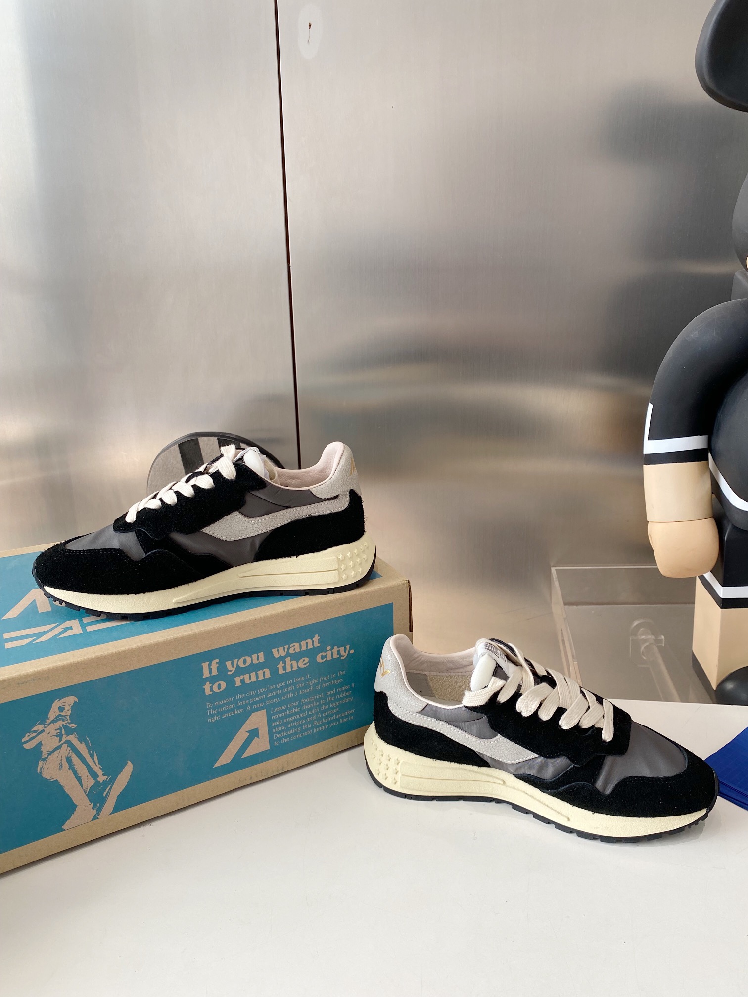 Factory Releases 675 Male & 700 Female Korean-American Style Sneakers - 图片 6