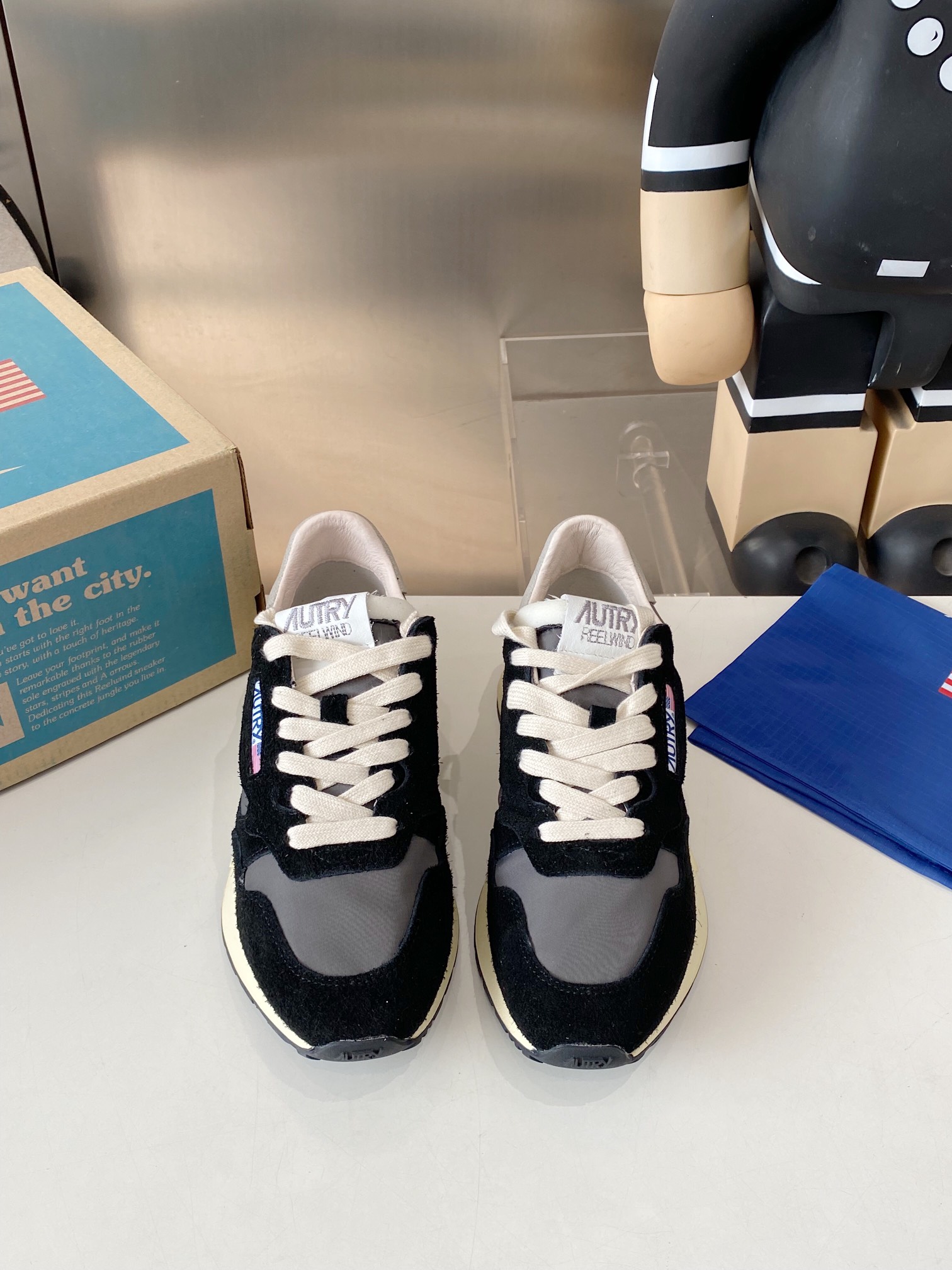 Factory Releases 675 Male & 700 Female Korean-American Style Sneakers - 图片 9
