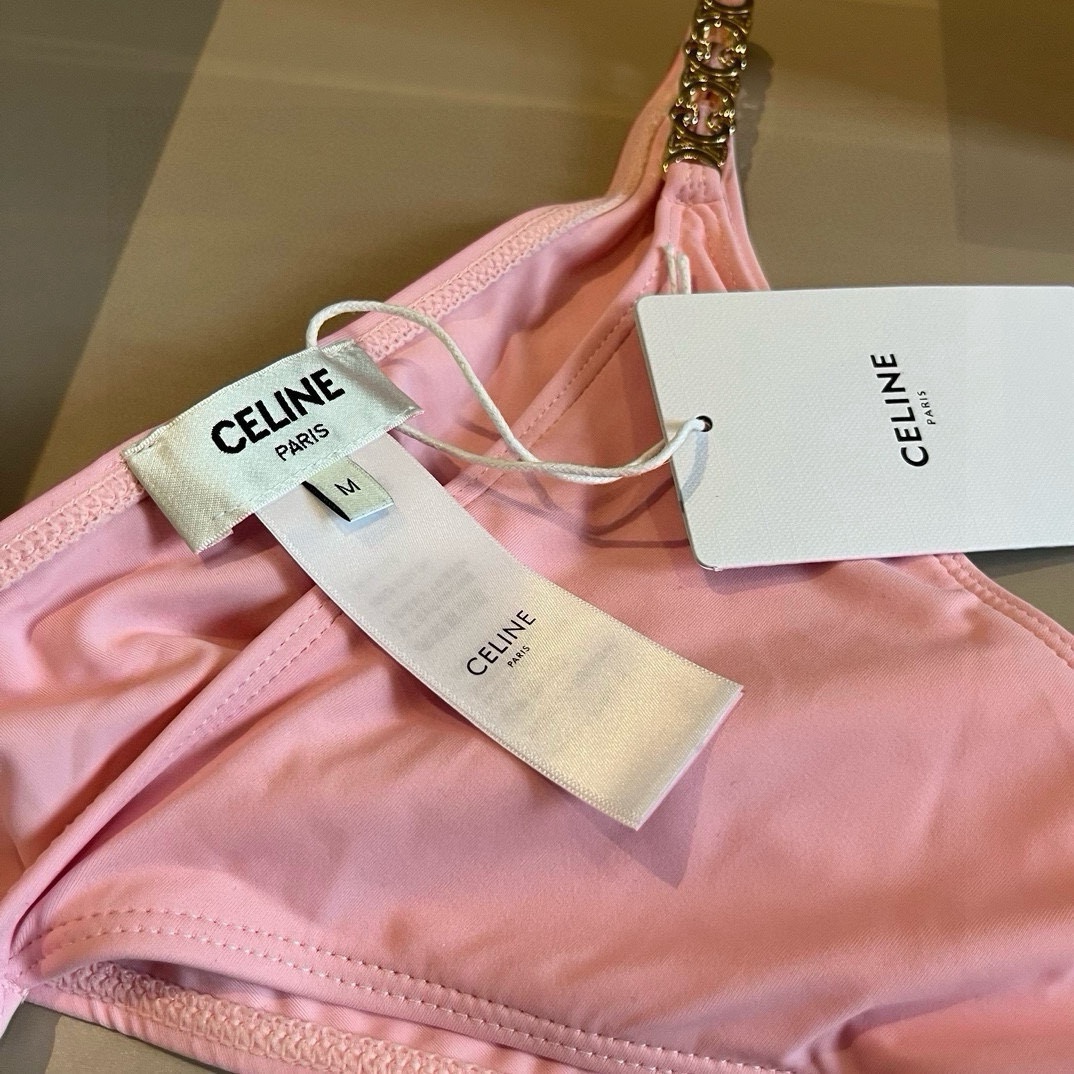 。
Celine赛琳新款比基尼， S M L XL。细节待更新