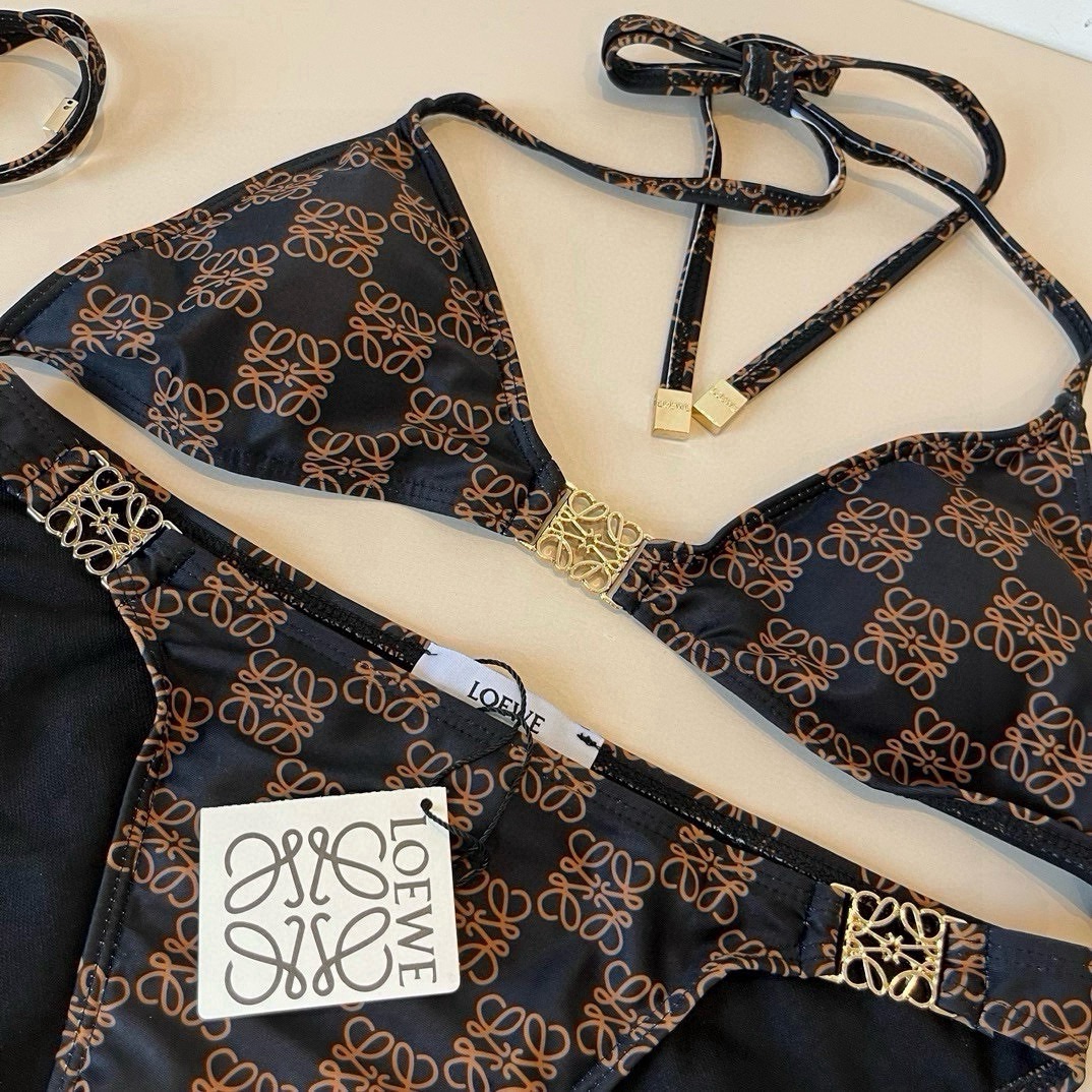  🆕
LOEWE罗意威 新款比基尼😍🥰适合多种场景的游泳衣🏊‍♀️海边 游泳池 温泉 水上乐园 漂流都可