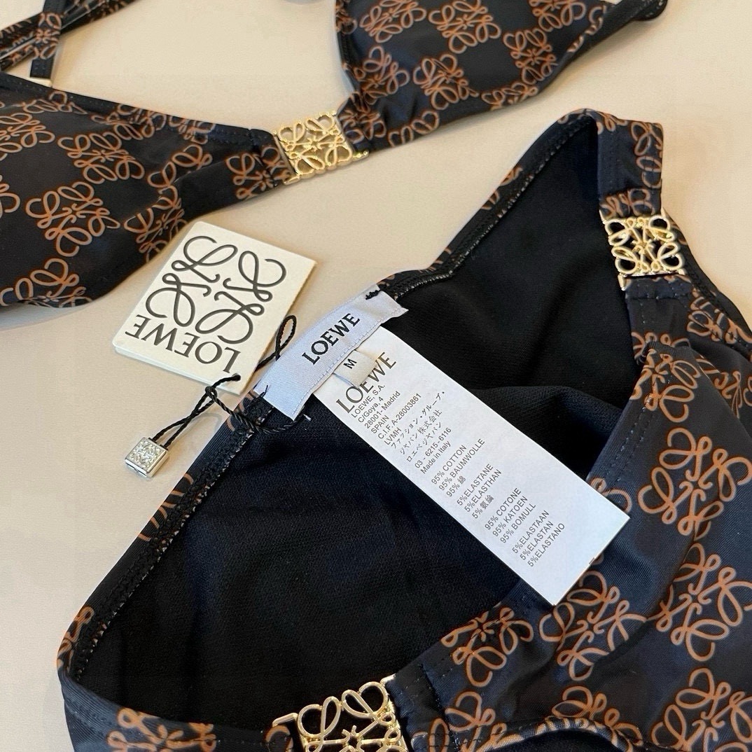  🆕
LOEWE罗意威 新款比基尼😍🥰适合多种场景的游泳衣🏊‍♀️海边 游泳池 温泉 水上乐园 漂流都可
