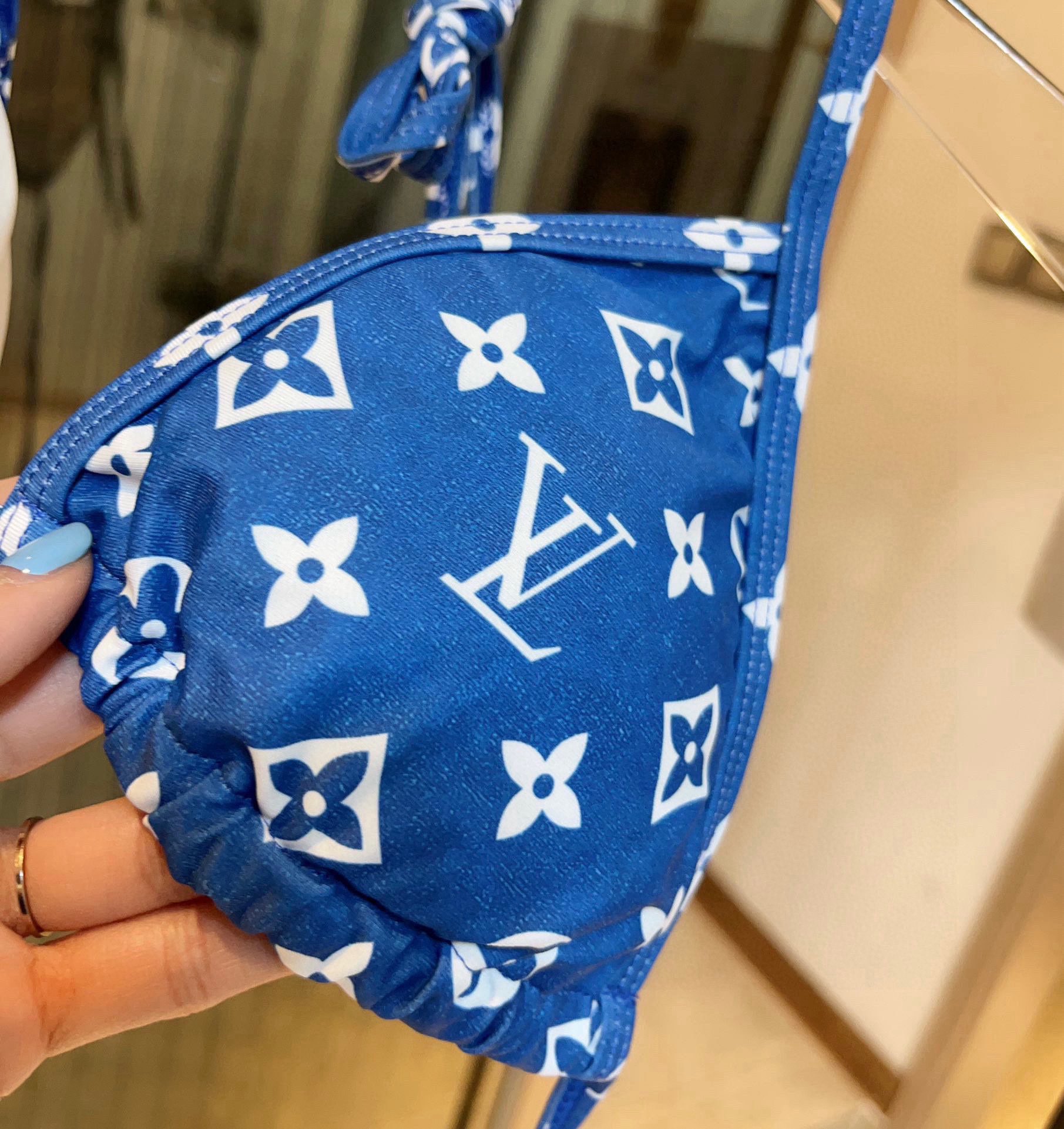  🆕
LV新款比基尼👙😍🥰适合多种场景的游泳衣🏊‍♀️海边 游泳池 温泉 水上乐园 漂流都可以😌内搭也完