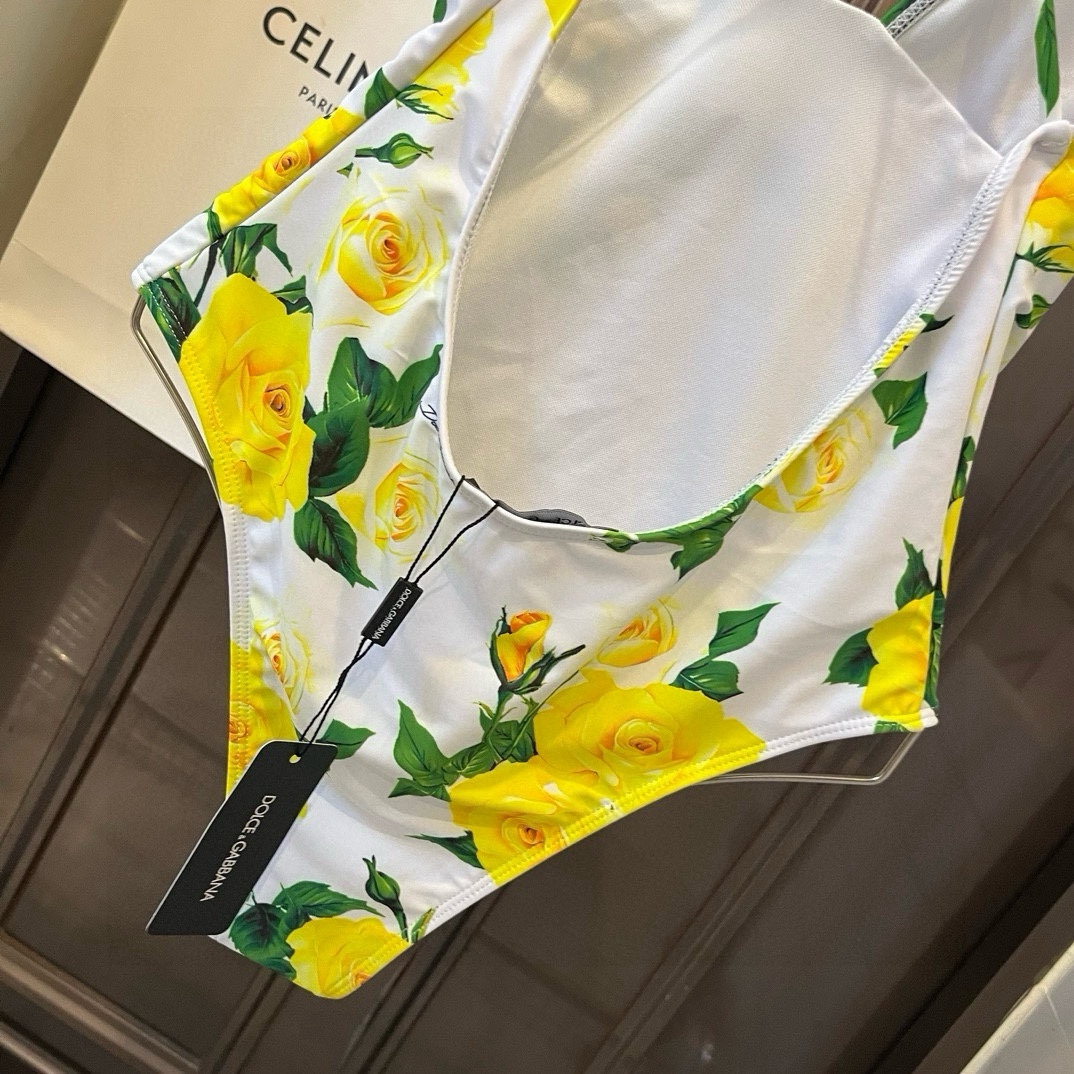  🆕

DG新款高弹力健身瑜伽服运动套装~塑腰小背心（带胸垫）+修身提臀显瘦打底裤脚          