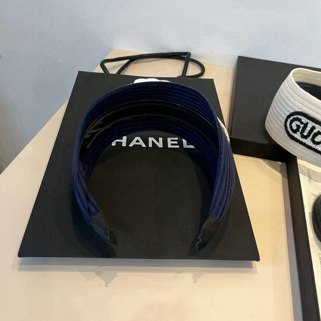 🆕

Gucci古奇新款宽版发箍