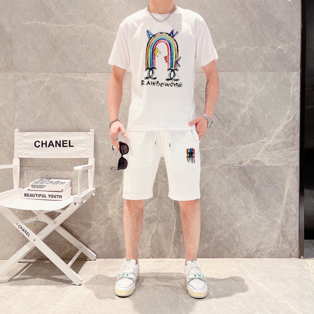 Chanel 品牌【CHANEL香奈儿】 2025新款男士短袖短裤套装 销售 市面高端版本 手感细腻柔软 让你穿着更加舒适 立体裁剪版型超赞 尺码:M-5XL下单请报身高体重