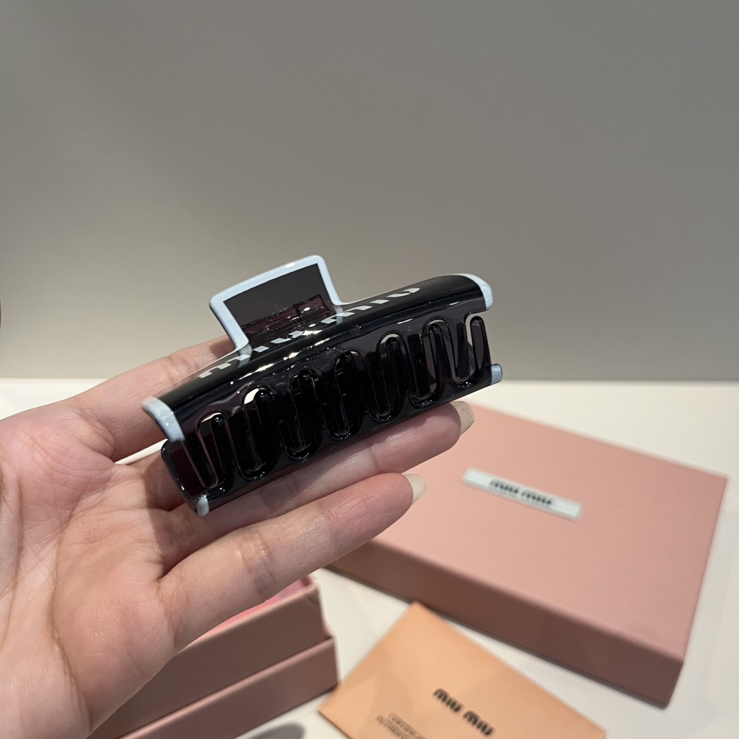 🆕

miumiu缪缪新款发夹