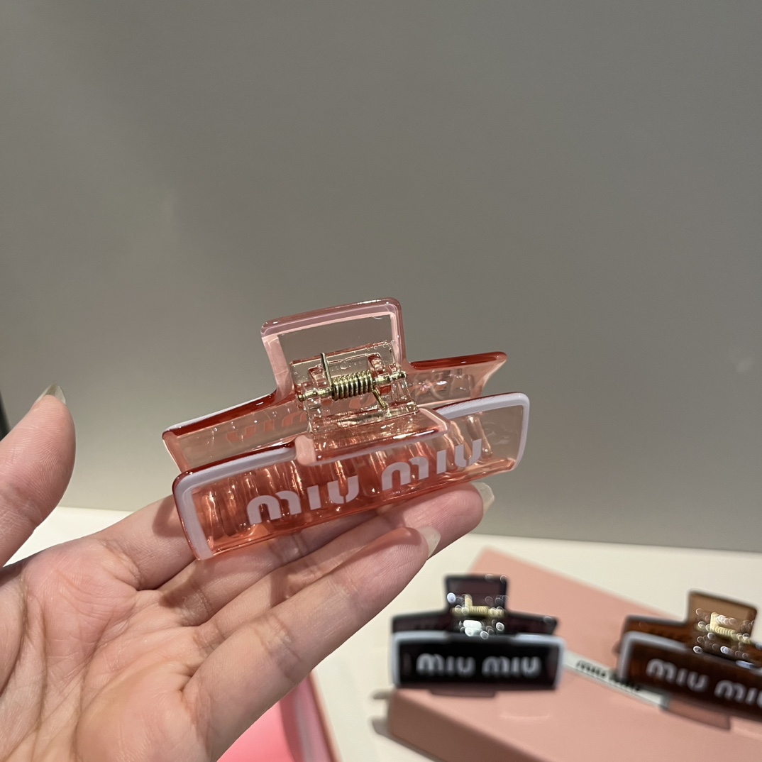 🆕

miumiu缪缪新款发夹