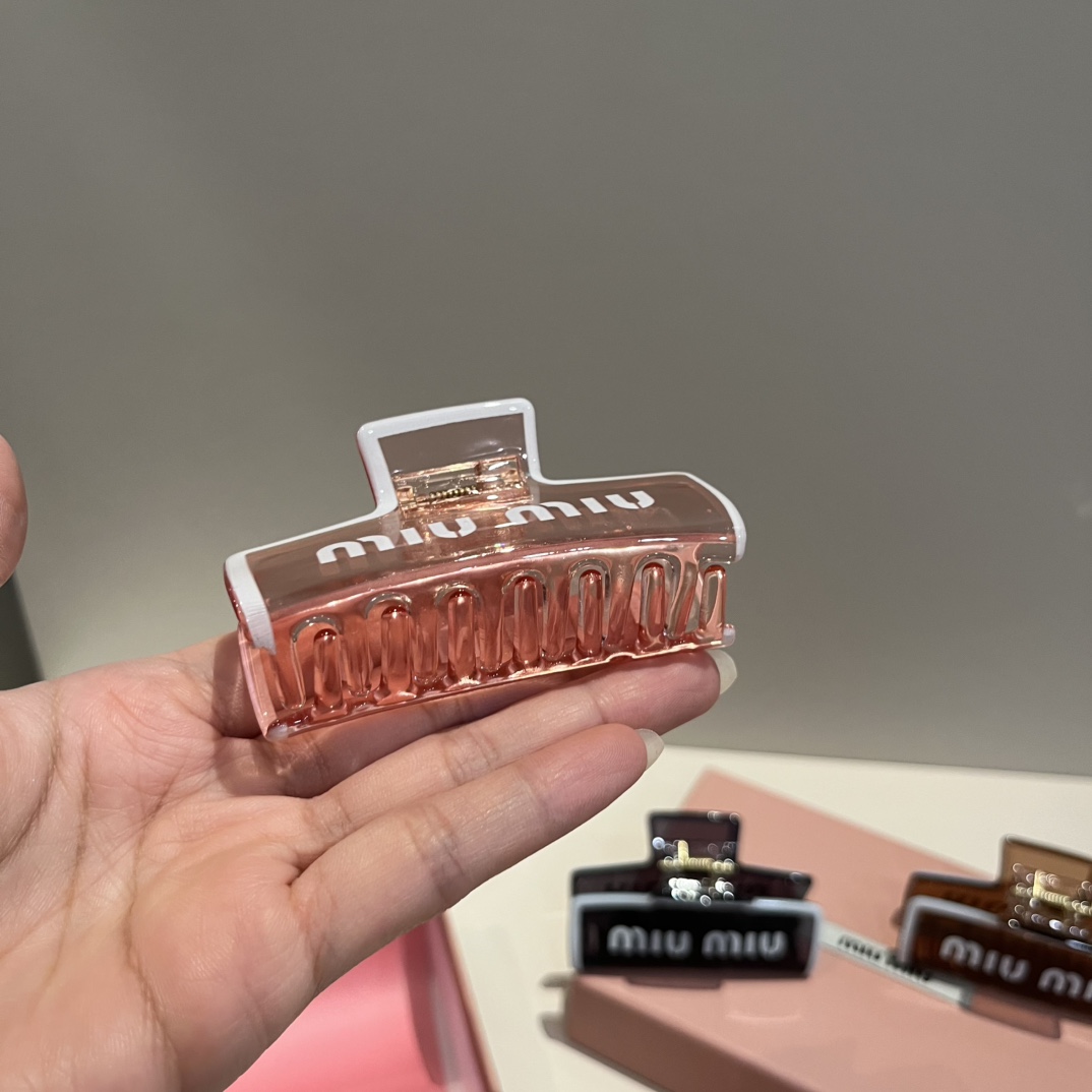 🆕

miumiu缪缪新款发夹
