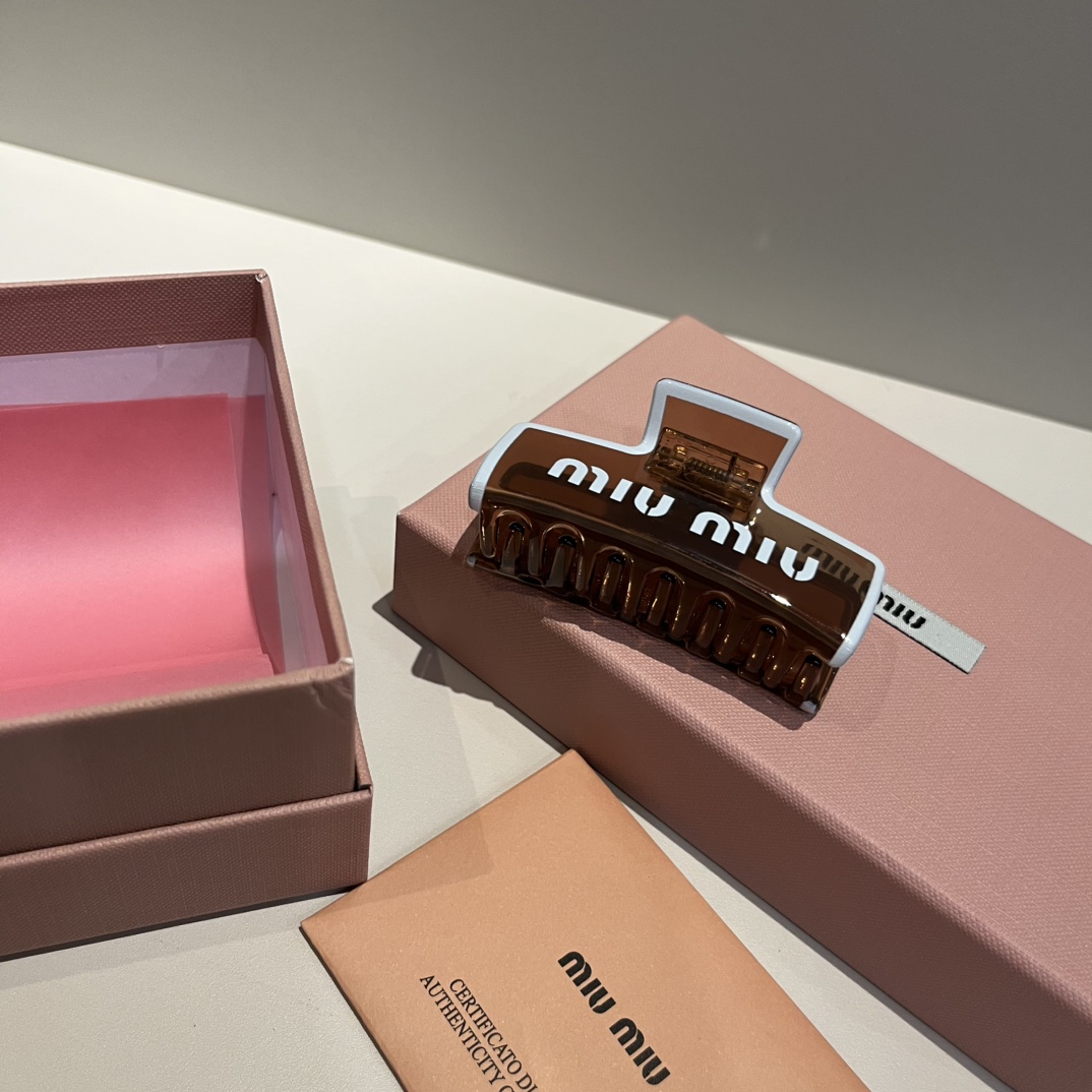 🆕

miumiu缪缪新款发夹