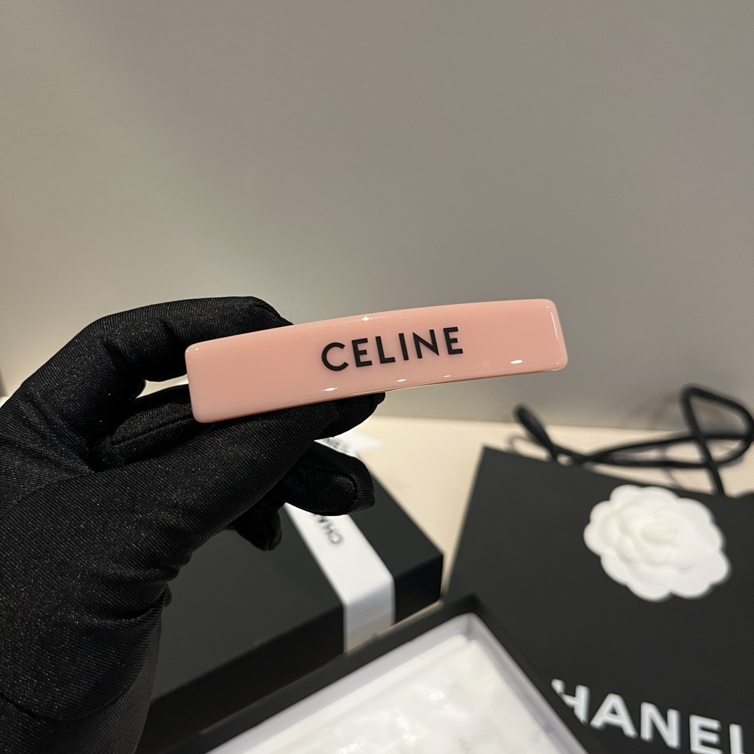 🆕


Celine赛琳发夹