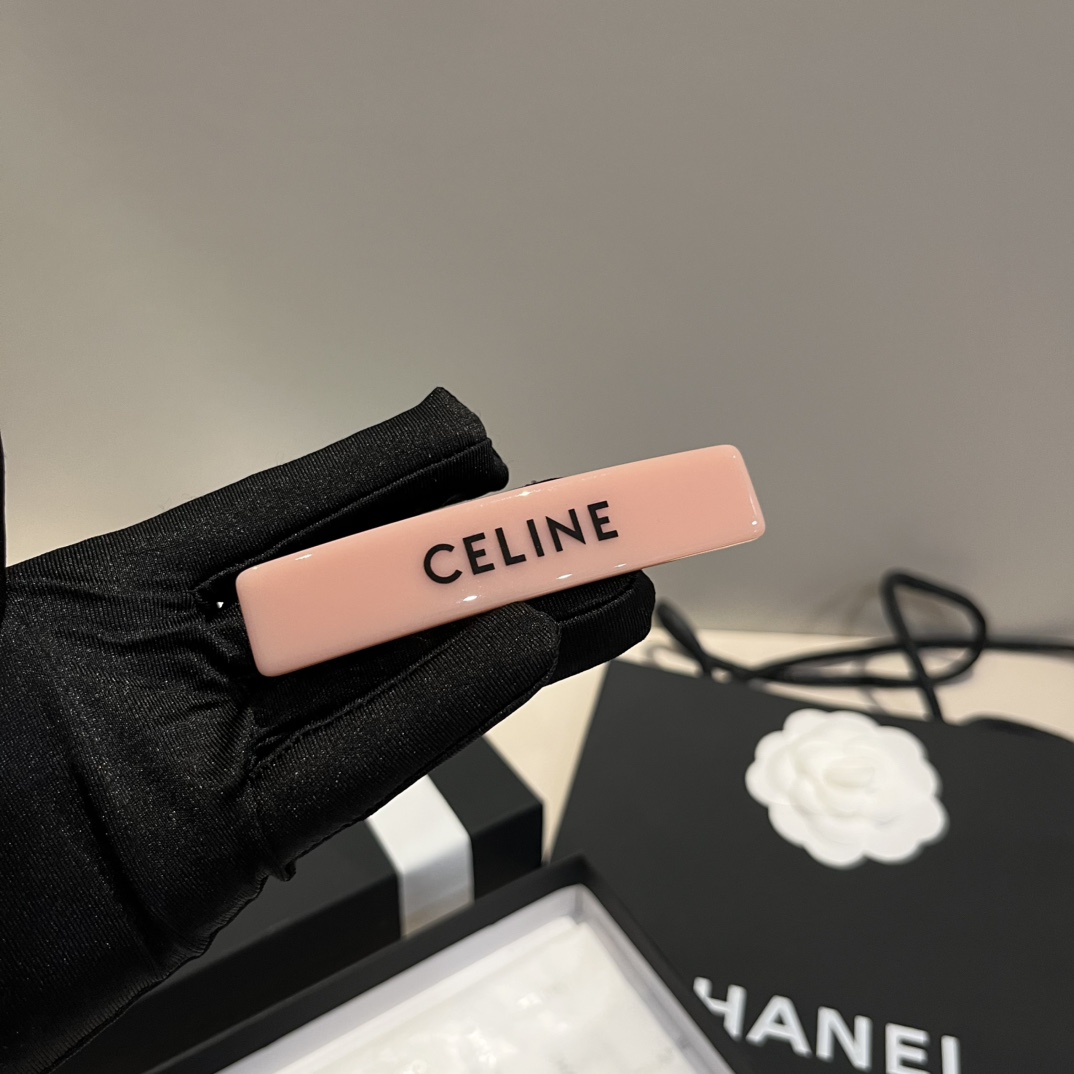 🆕


Celine赛琳发夹