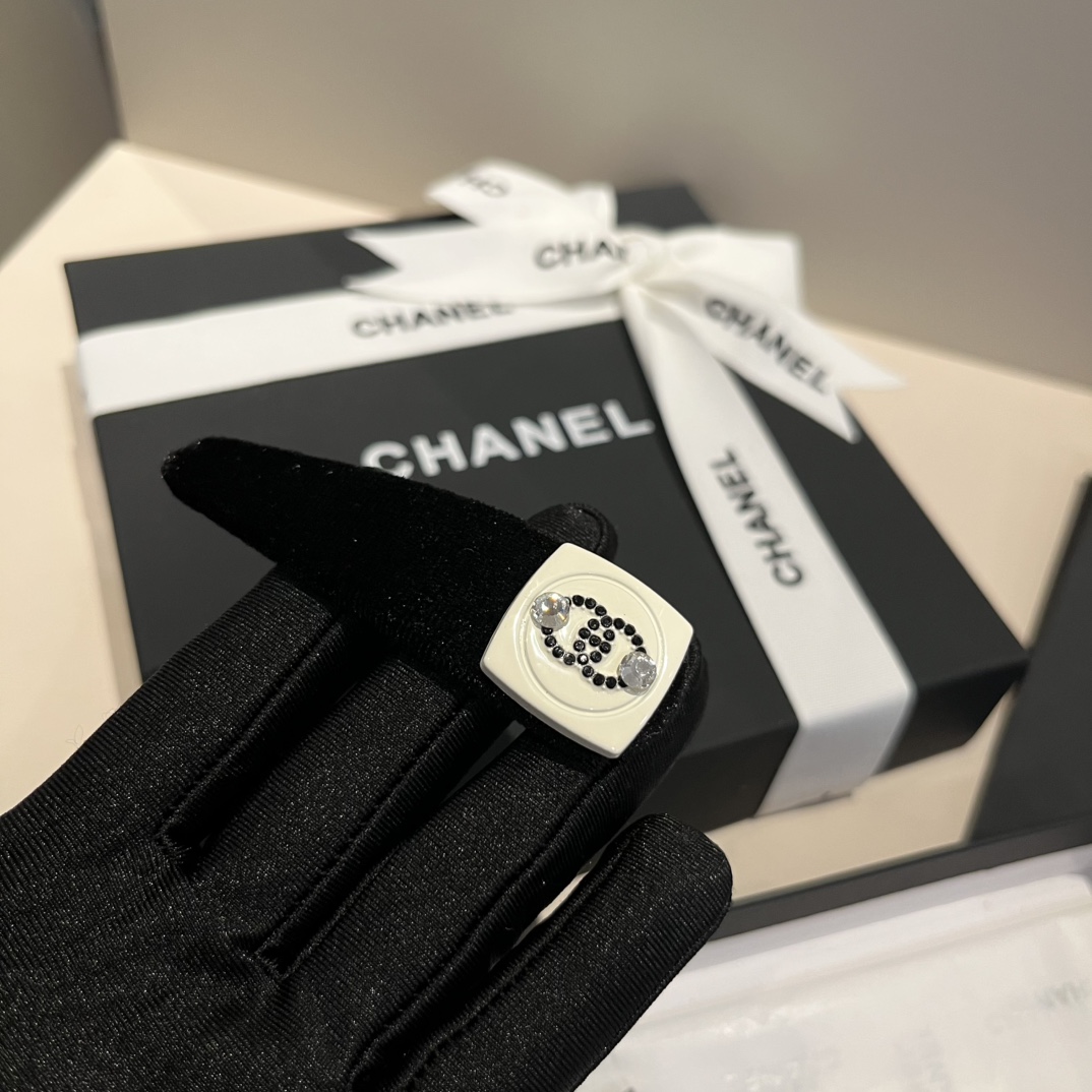 🆕


Chanel香奈儿发夹