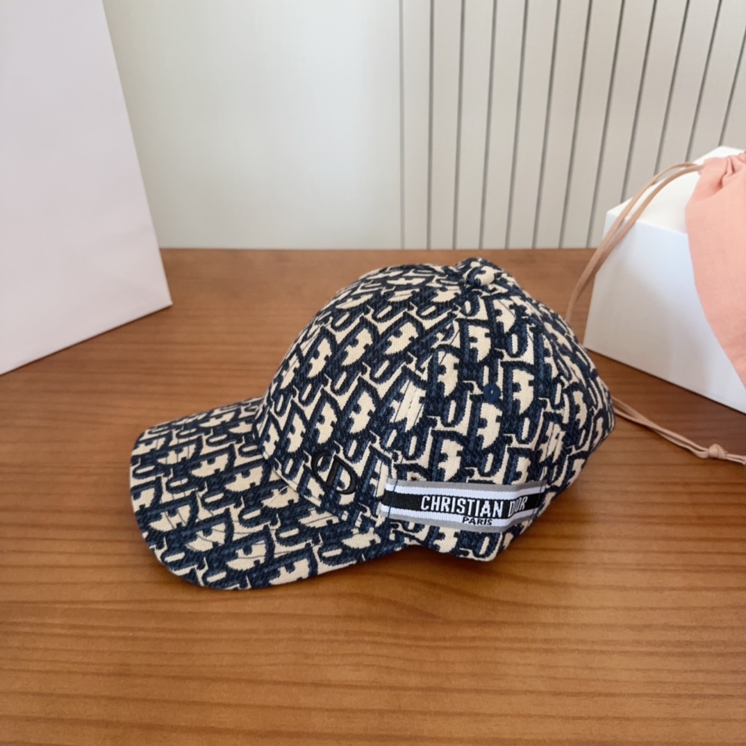 

Dior 迪奥 新款原单棒球帽， 精致純也格调很有感觉，很酷很时尚，质量超赞