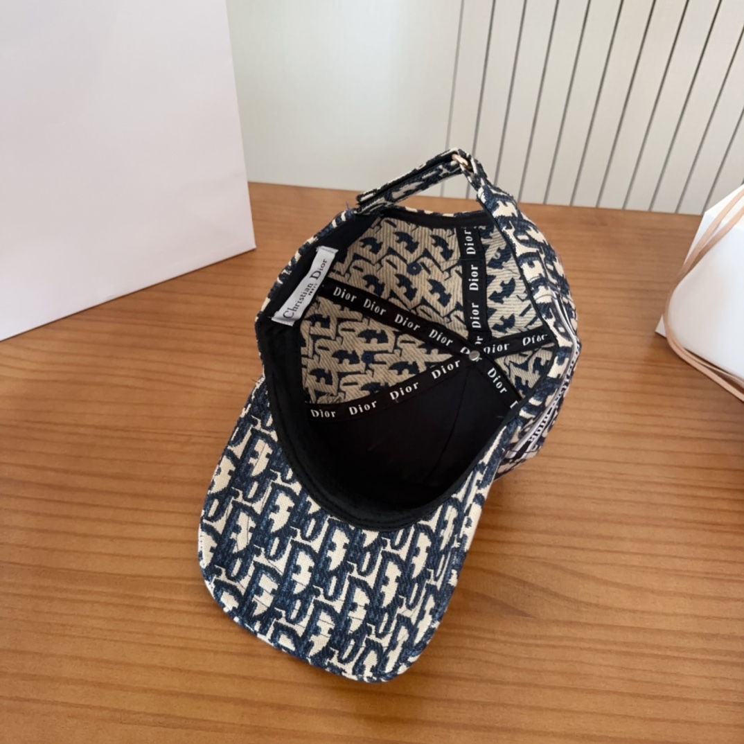 

Dior 迪奥 新款原单棒球帽， 精致純也格调很有感觉，很酷很时尚，质量超赞