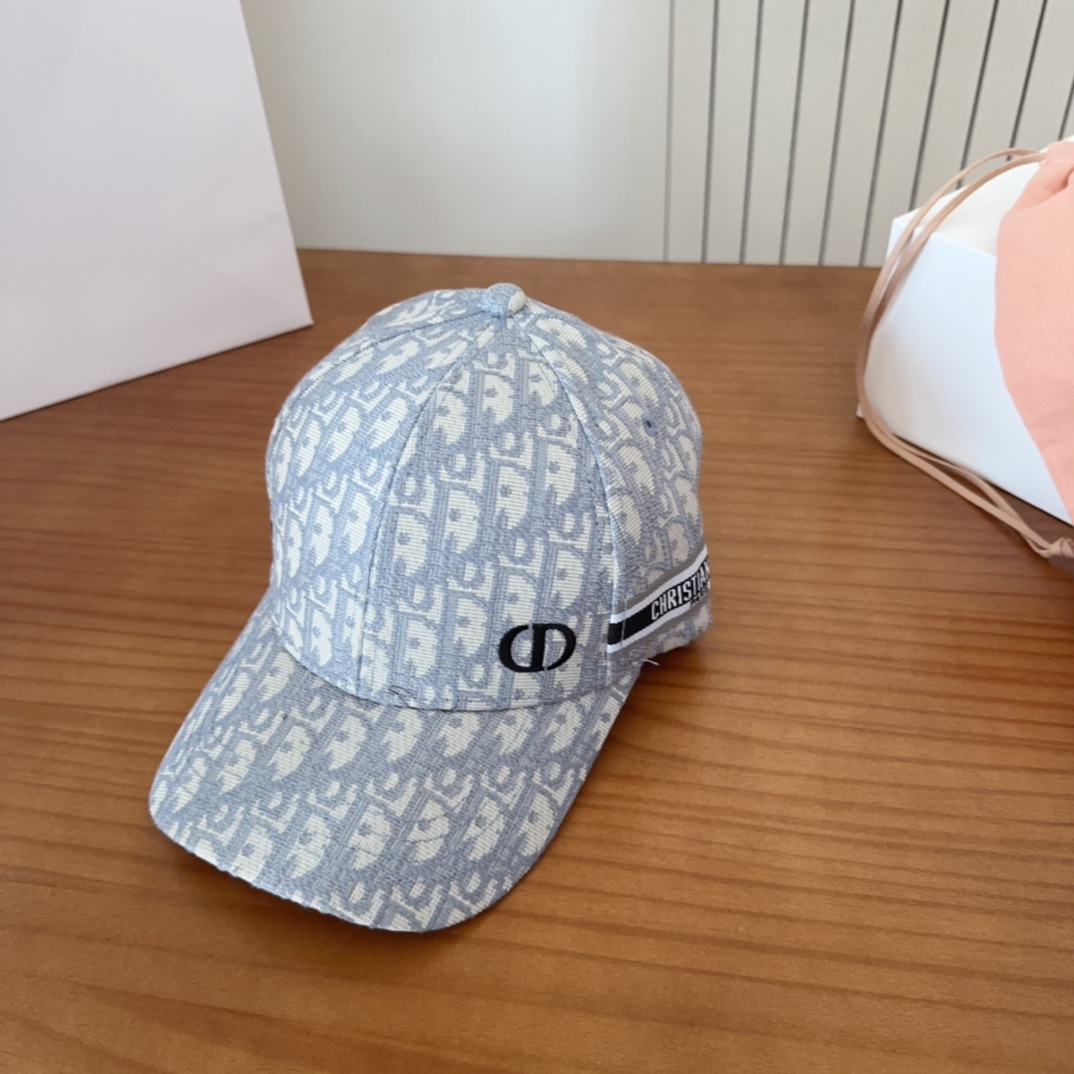 

Dior 迪奥 新款原单棒球帽， 精致純也格调很有感觉，很酷很时尚，质量超赞