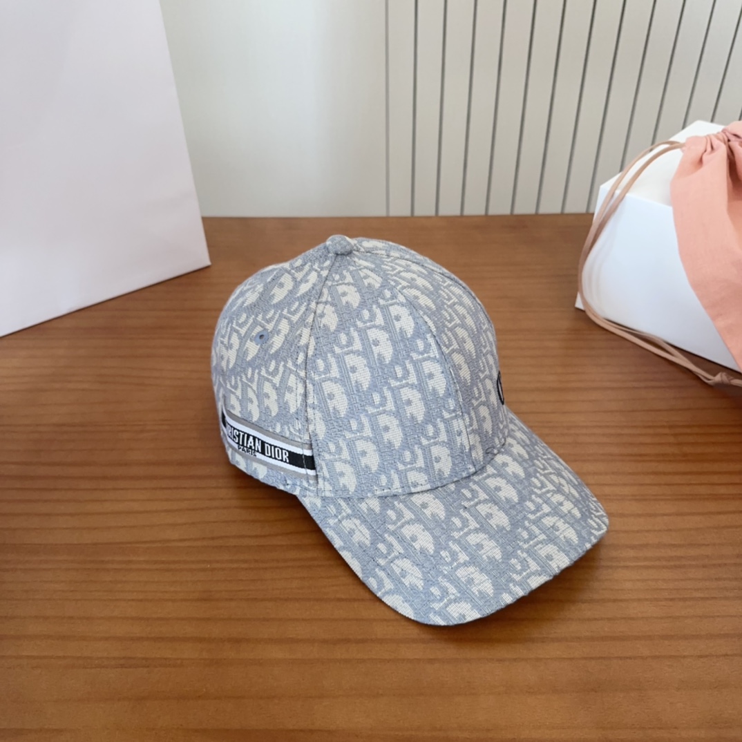 

Dior 迪奥 新款原单棒球帽， 精致純也格调很有感觉，很酷很时尚，质量超赞