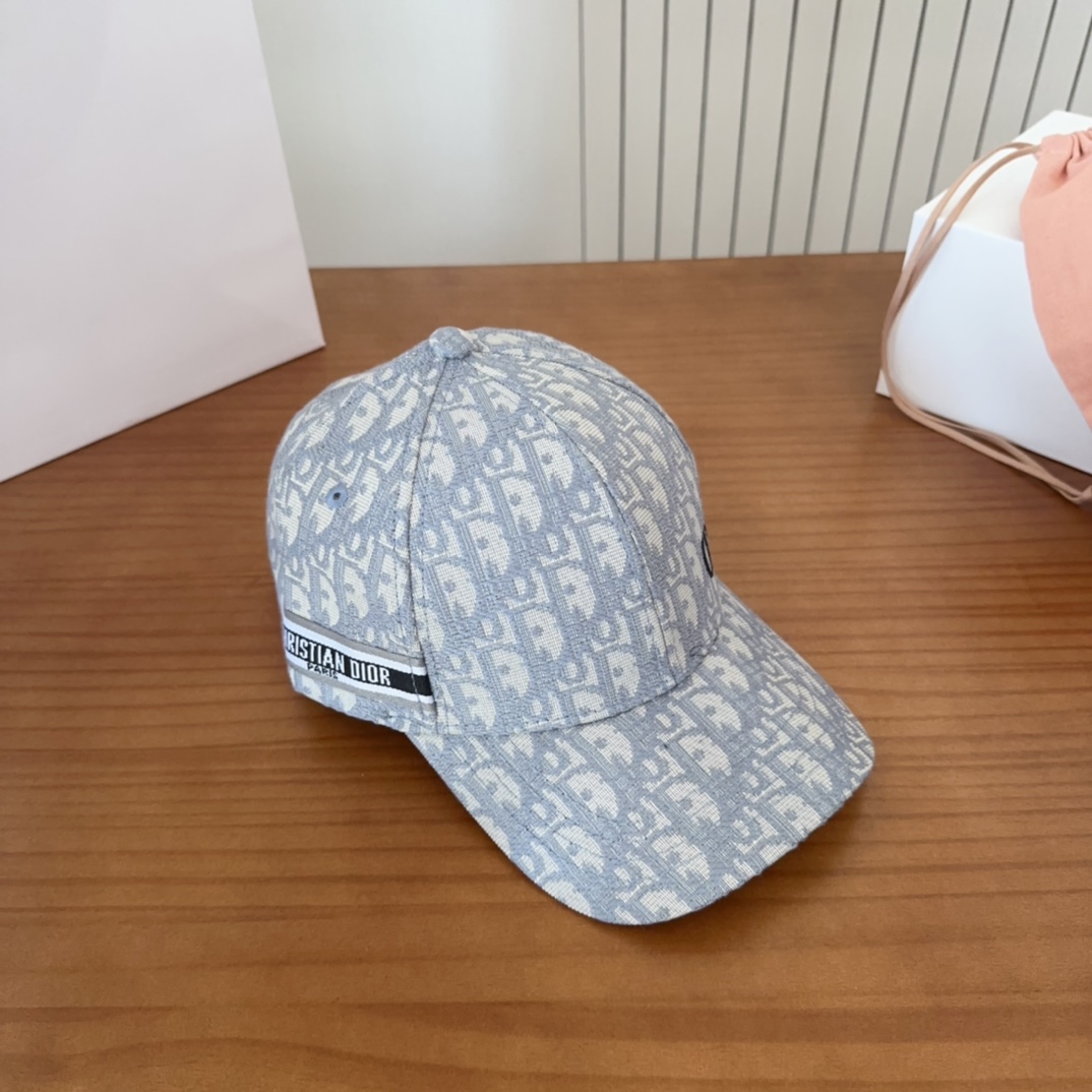 

Dior 迪奥 新款原单棒球帽， 精致純也格调很有感觉，很酷很时尚，质量超赞