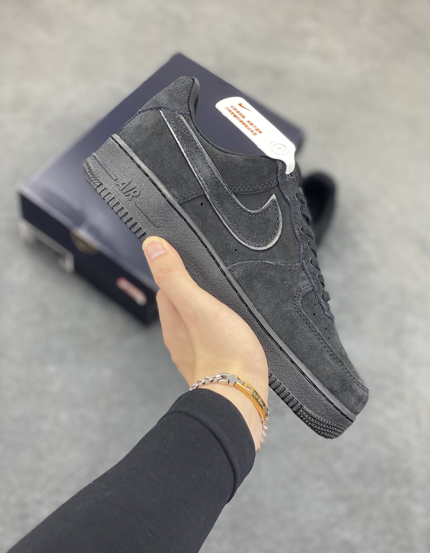 Nike Air Force 1 Low 翻毛黑 原楦头原纸板 打造纯正空军版型 专注外贸渠道 全掌内置蜂窝气垫 原盒配件 原厂中底钢印、拉帮完美 货号：HQ1966-002 尺码：36 36.5 37.5 38 38.5 39 40 40.5 41 42 42.5 43 44 44.5 45-选品中心