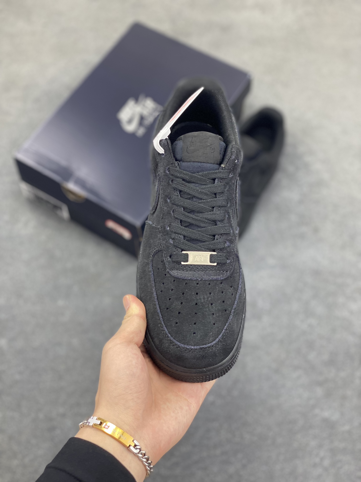 图片[2]-Nike Air Force 1 Low 翻毛黑 原楦头原纸板 打造纯正空军版型 专注外贸渠道 全掌内置蜂窝气垫 原盒配件 原厂中底钢印、拉帮完美 货号：HQ1966-002 尺码：36 36.5 37.5 38 38.5 39 40 40.5 41 42 42.5 43 44 44.5 45-选品中心