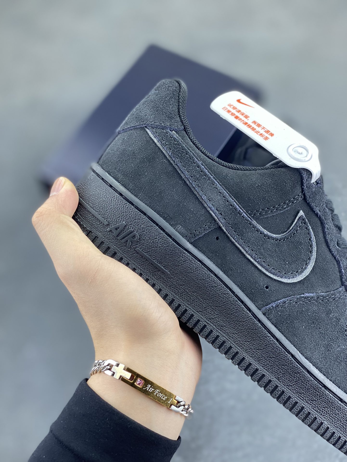 图片[6]-Nike Air Force 1 Low 翻毛黑 原楦头原纸板 打造纯正空军版型 专注外贸渠道 全掌内置蜂窝气垫 原盒配件 原厂中底钢印、拉帮完美 货号：HQ1966-002 尺码：36 36.5 37.5 38 38.5 39 40 40.5 41 42 42.5 43 44 44.5 45-选品中心