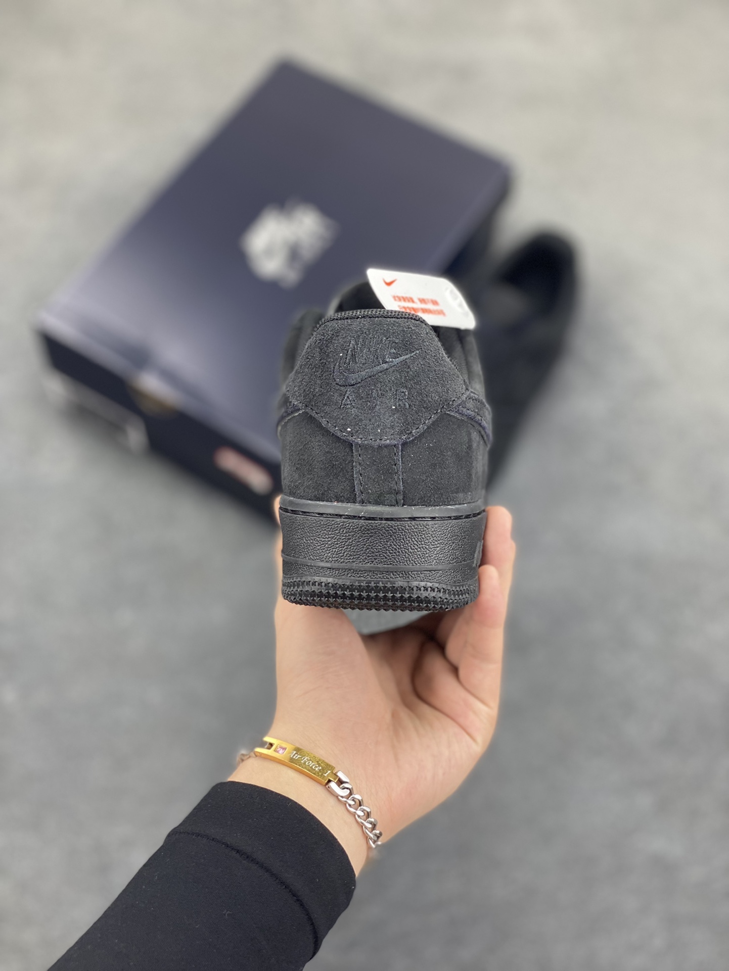 图片[4]-Nike Air Force 1 Low 翻毛黑 原楦头原纸板 打造纯正空军版型 专注外贸渠道 全掌内置蜂窝气垫 原盒配件 原厂中底钢印、拉帮完美 货号：HQ1966-002 尺码：36 36.5 37.5 38 38.5 39 40 40.5 41 42 42.5 43 44 44.5 45-选品中心