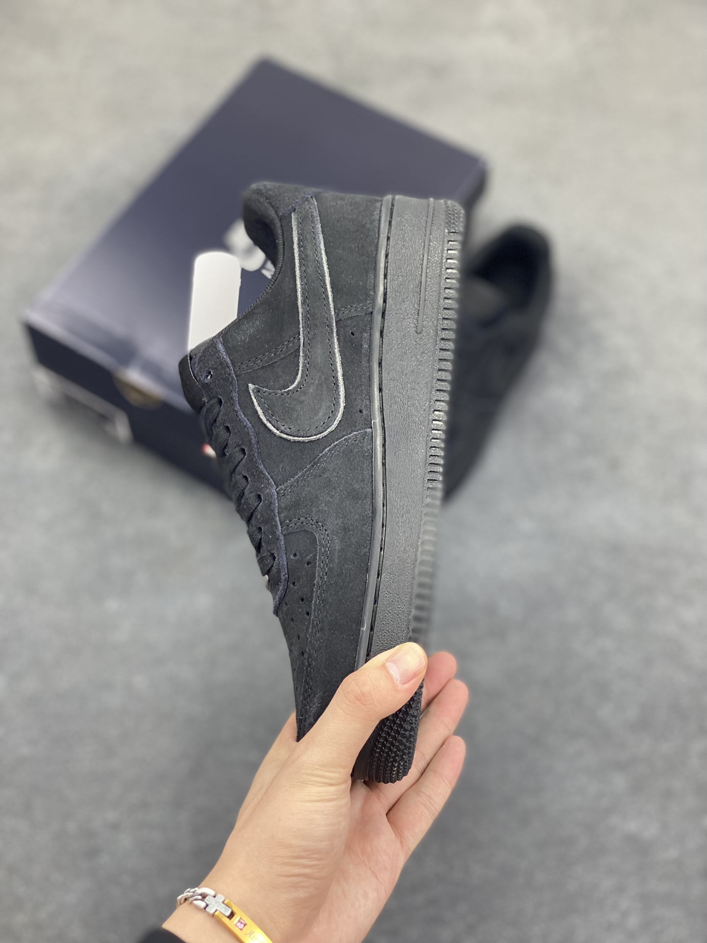 图片[3]-Nike Air Force 1 Low 翻毛黑 原楦头原纸板 打造纯正空军版型 专注外贸渠道 全掌内置蜂窝气垫 原盒配件 原厂中底钢印、拉帮完美 货号：HQ1966-002 尺码：36 36.5 37.5 38 38.5 39 40 40.5 41 42 42.5 43 44 44.5 45-选品中心