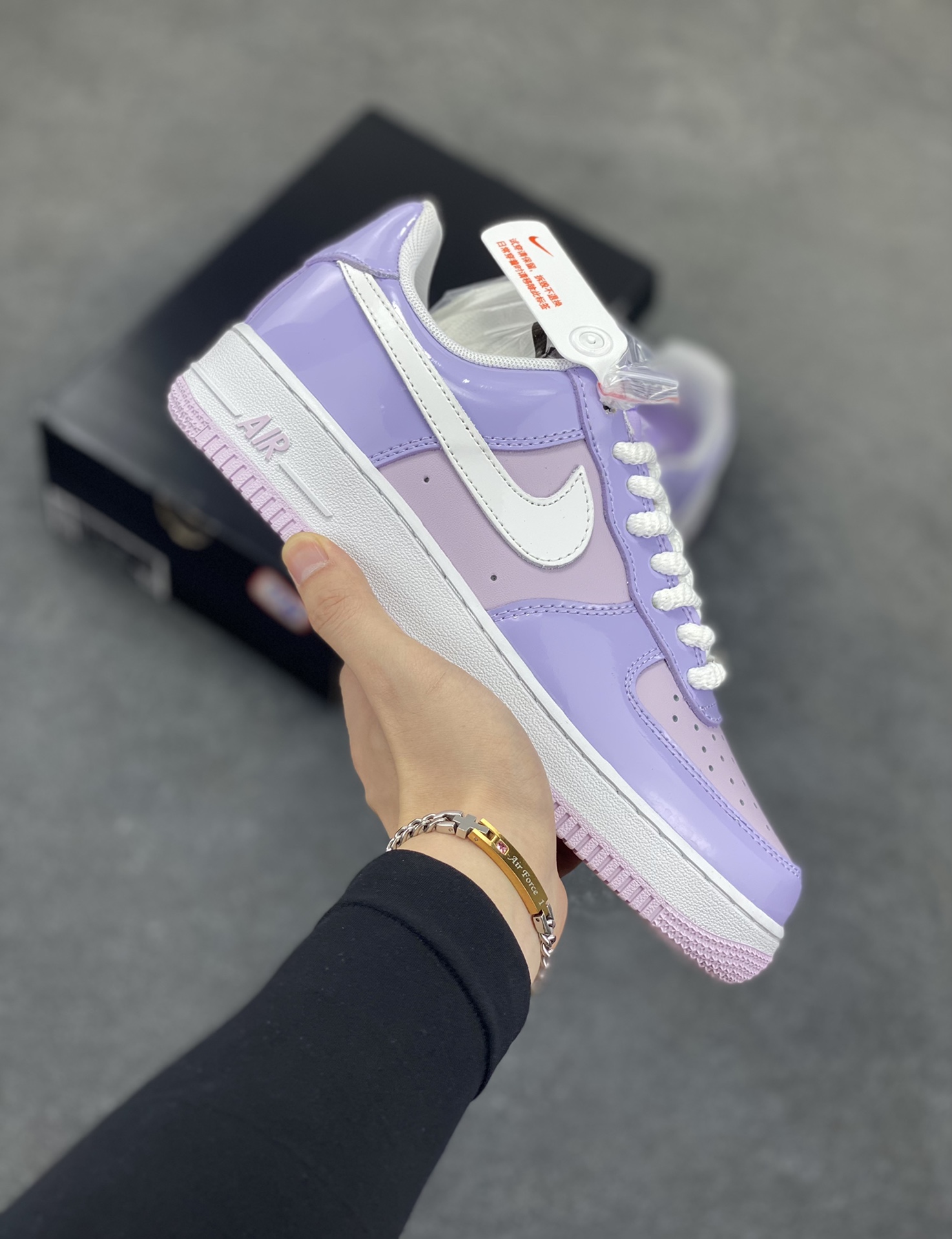 Nike Air Force 1 Low 镜面紫白勾 空军一号低帮运动休闲板鞋 原楦头原纸板 打造纯正空军版型#专注外贸渠道 全掌内置蜂窝气垫 #原盒配件 原厂中底钢印、拉帮完美 货号:HV9405-500 尺码:36 36.5 37.5 38 38.5 39 40 40.5 41 42 42.5 43 44 44.5 45-选品中心