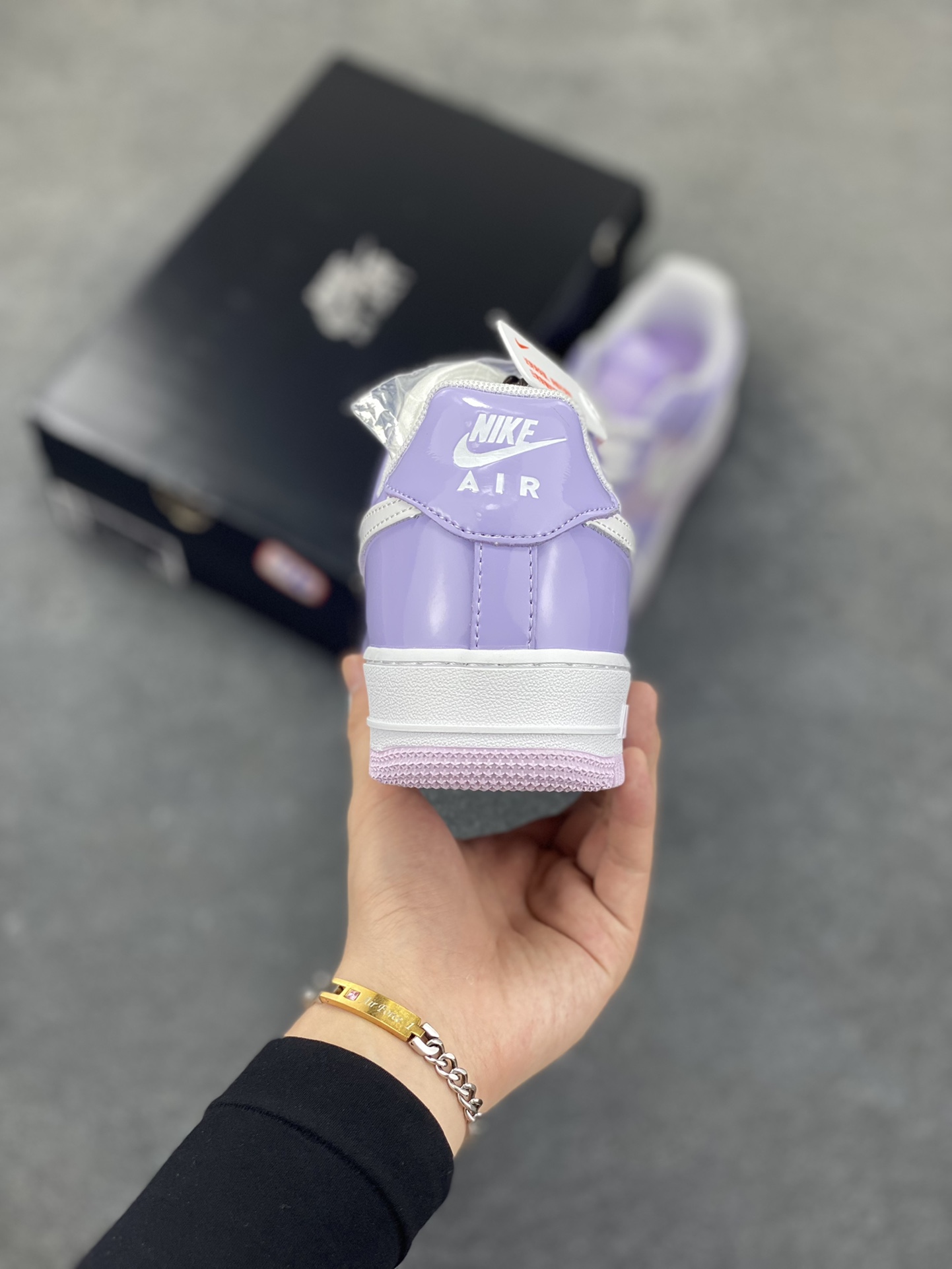 图片[4]-Nike Air Force 1 Low 镜面紫白勾 空军一号低帮运动休闲板鞋 原楦头原纸板 打造纯正空军版型#专注外贸渠道 全掌内置蜂窝气垫 #原盒配件 原厂中底钢印、拉帮完美 货号：HV9405-500 尺码：36 36.5 37.5 38 38.5 39 40 40.5 41 42 42.5 43 44 44.5 45-选品中心
