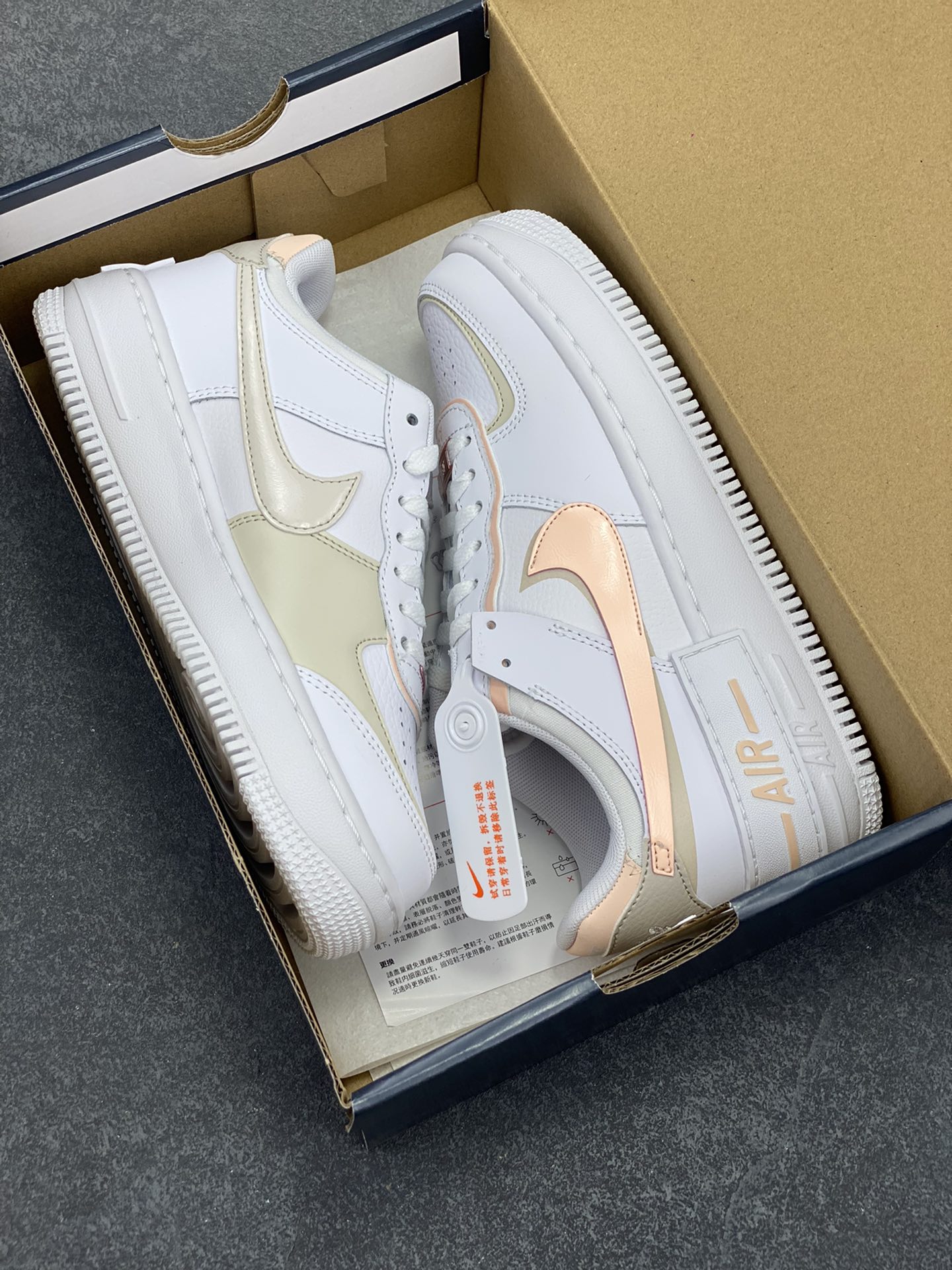 图片[9]-NK Air Force 1 Shadow 轻量增高低帮百搭板鞋\”拼接马卡龙\” 全新少女系解构主义设计双层轻量EVA发泡中底+防滑RB橡胶外圈底鞋底 原楦头原纸板 打造纯正空军版型 专注外贸渠道 全掌内置蜂窝气垫 原盒配件 原厂中底钢印、拉帮完美 货号： CI0919-121 尺码：35.5 36 36.5 37.5 38 38.5 39 40-选品中心