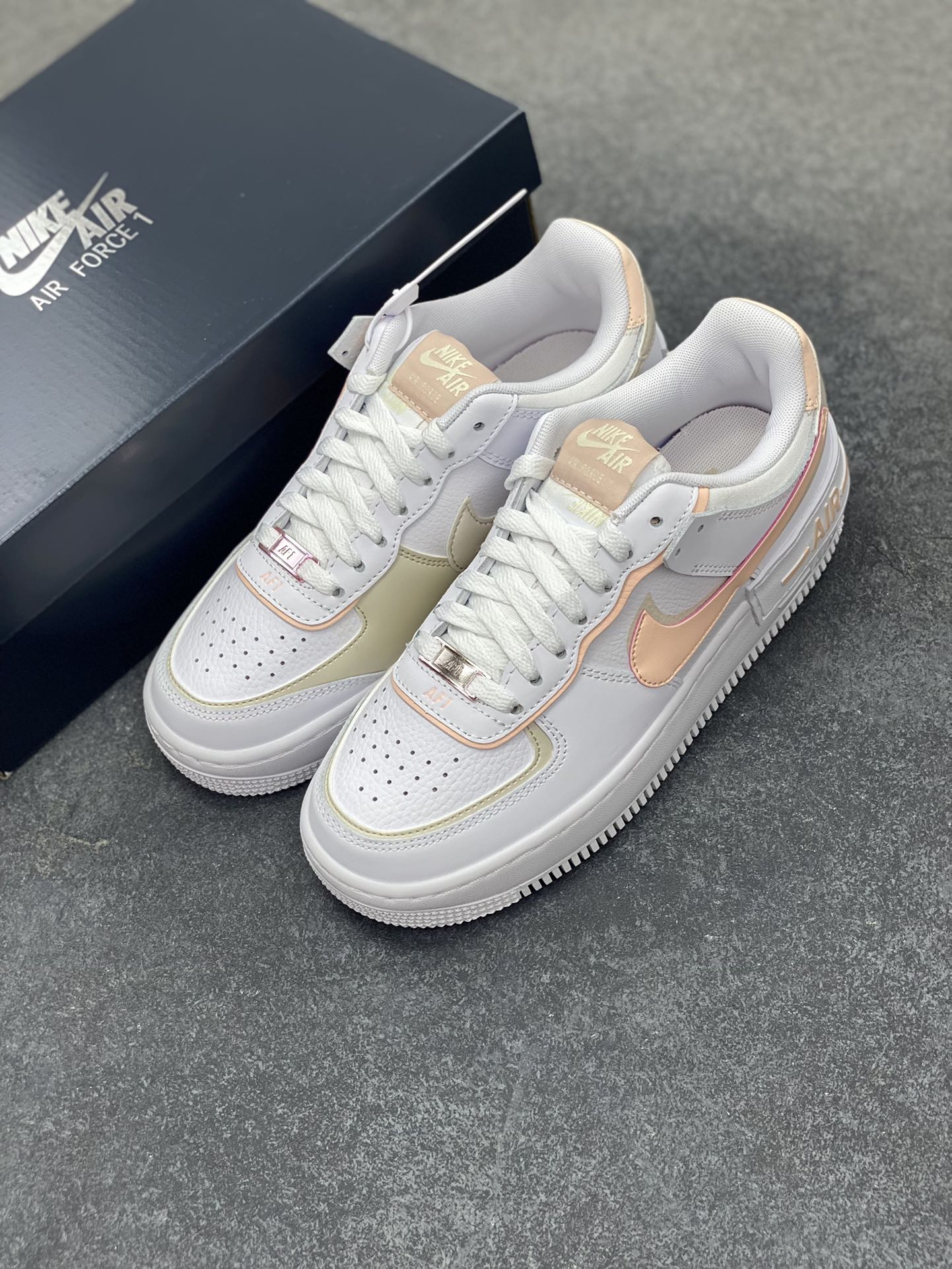 图片[8]-NK Air Force 1 Shadow 轻量增高低帮百搭板鞋\”拼接马卡龙\” 全新少女系解构主义设计双层轻量EVA发泡中底+防滑RB橡胶外圈底鞋底 原楦头原纸板 打造纯正空军版型 专注外贸渠道 全掌内置蜂窝气垫 原盒配件 原厂中底钢印、拉帮完美 货号： CI0919-121 尺码：35.5 36 36.5 37.5 38 38.5 39 40-选品中心