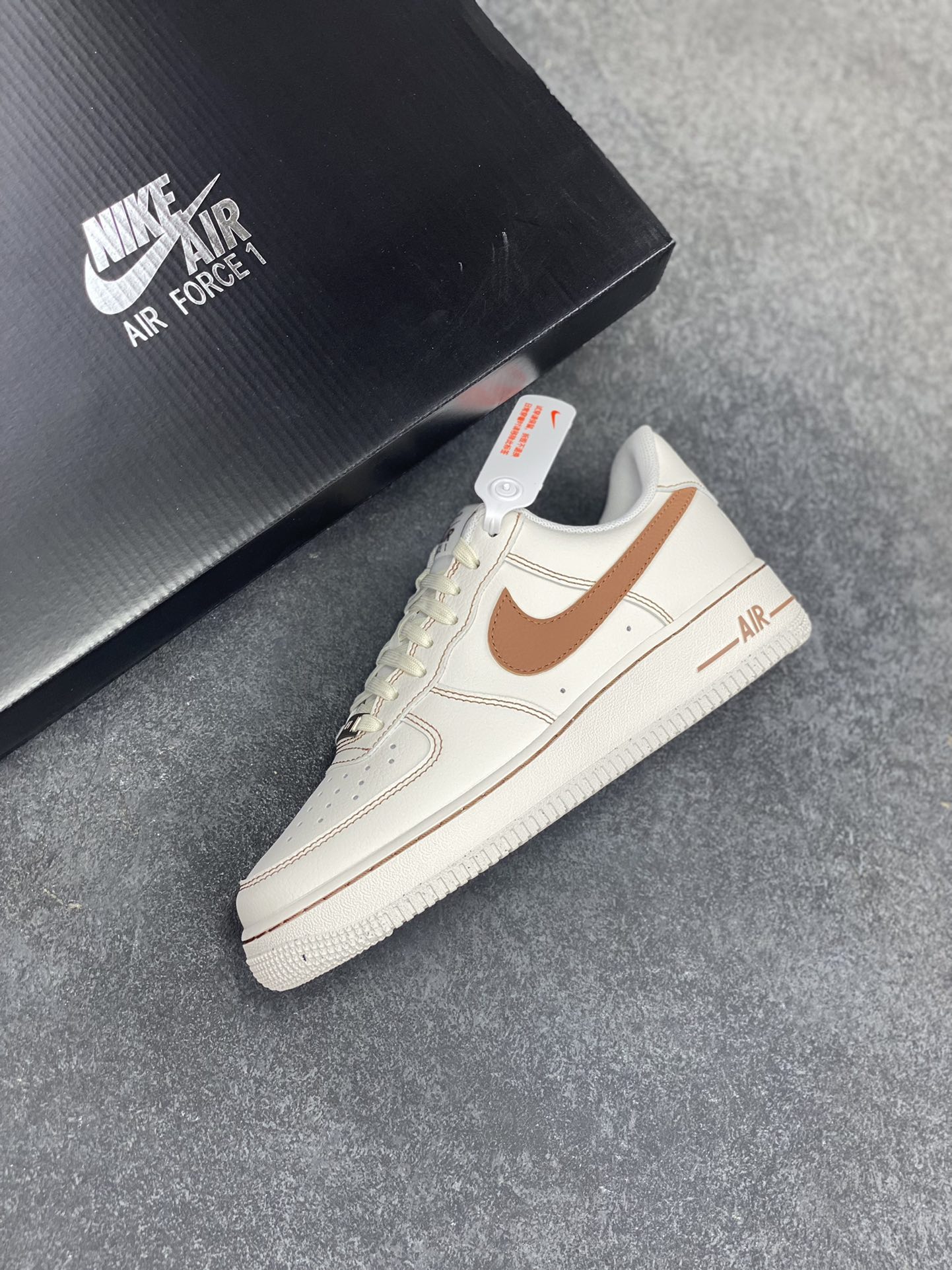 图片[7]-HY版本💯 Nike Air Force 1 Low 白黄 原楦头原纸板 打造纯正空军版型 专注外贸渠道 全掌内置蜂窝气垫 原盒配件 原厂中底钢印、拉帮完美 货号：HQ2037-101 尺码：36 36.5 37.5 38 38.5 39 40 40.5 41 42 42.5 43 44 44.5 45 46-选品中心