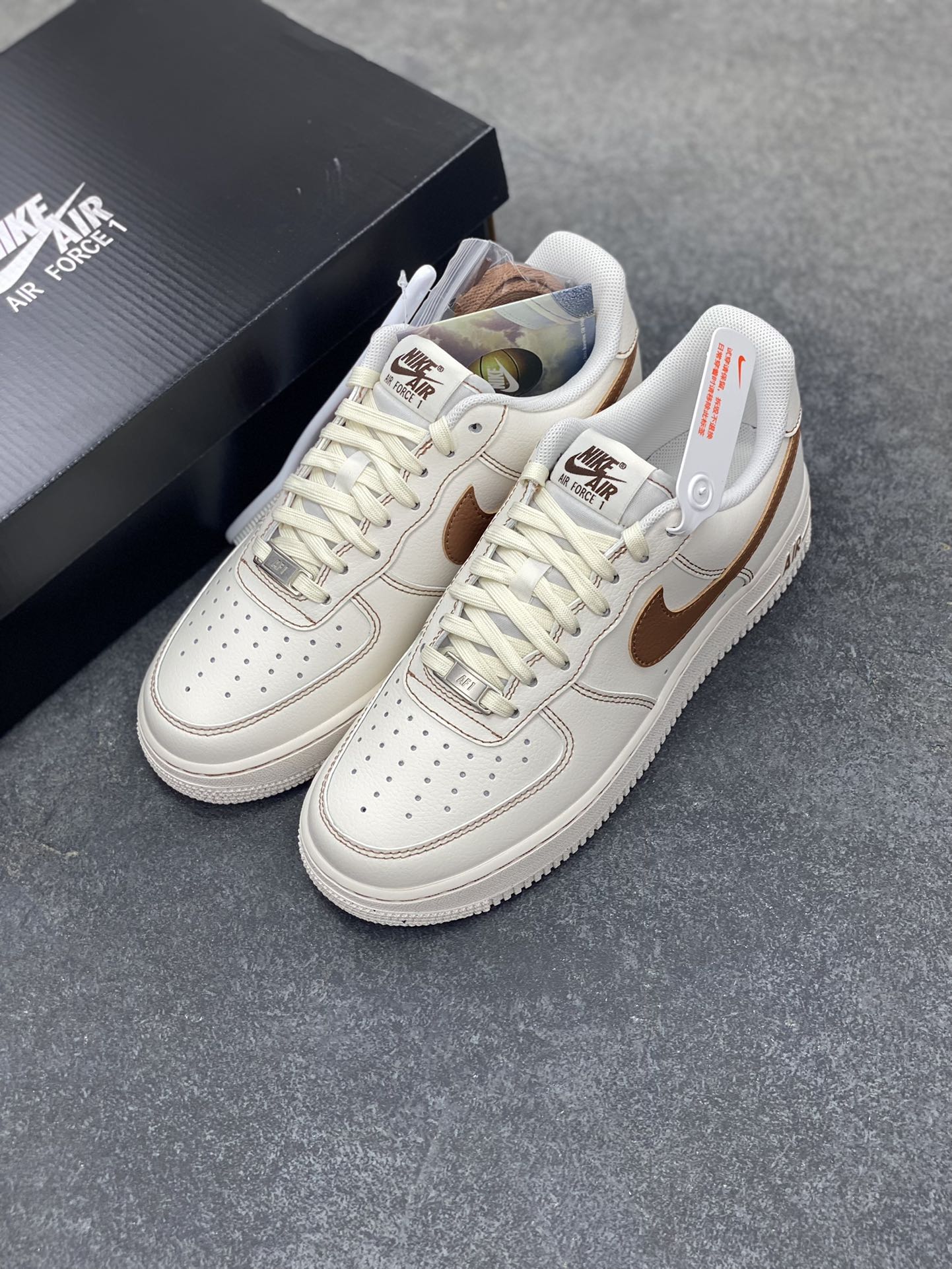 图片[8]-HY版本💯 Nike Air Force 1 Low 白黄 原楦头原纸板 打造纯正空军版型 专注外贸渠道 全掌内置蜂窝气垫 原盒配件 原厂中底钢印、拉帮完美 货号：HQ2037-101 尺码：36 36.5 37.5 38 38.5 39 40 40.5 41 42 42.5 43 44 44.5 45 46-选品中心