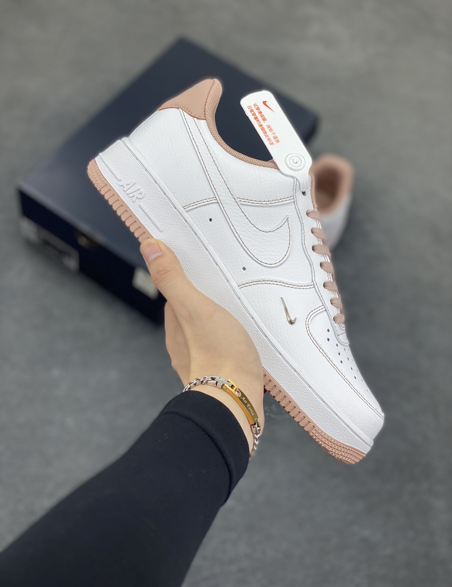 Nike Air Force 1 Low 白粉线小银勾 空军一号低帮运动休闲板鞋 原楦头原纸板 打造纯正空军版型#专注外贸渠道 全掌内置蜂窝气垫 #原盒配件 原厂中底钢印、拉帮完美 货号:IB6543-100 尺码:36 36.5 37.5 38 38.5 39 40 40.5 41 42 42.5 43 44 44.5 45-选品中心