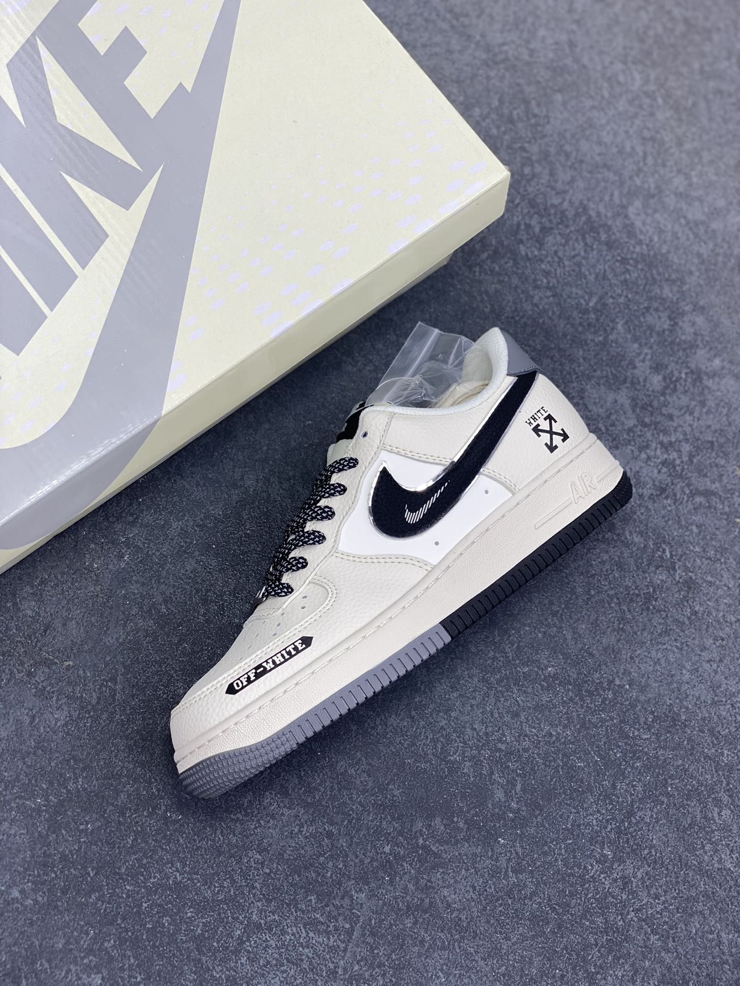 图片[7]-Nike Air Force 1 \’07 Low “OFF-WHITE联名——灰黑双色米黑”空军一号 低帮 运动鞋 休闲鞋 折边针车 工艺难度大 原楦头原纸板 原装鞋盒 定制五金配件 内置全掌气垫 原厂鞋底 货号：QW5836-005 尺码：36 36.5 37.5 38 38.5 39 40 40.5 41 42 42.5 43 44 44.5 45-选品中心