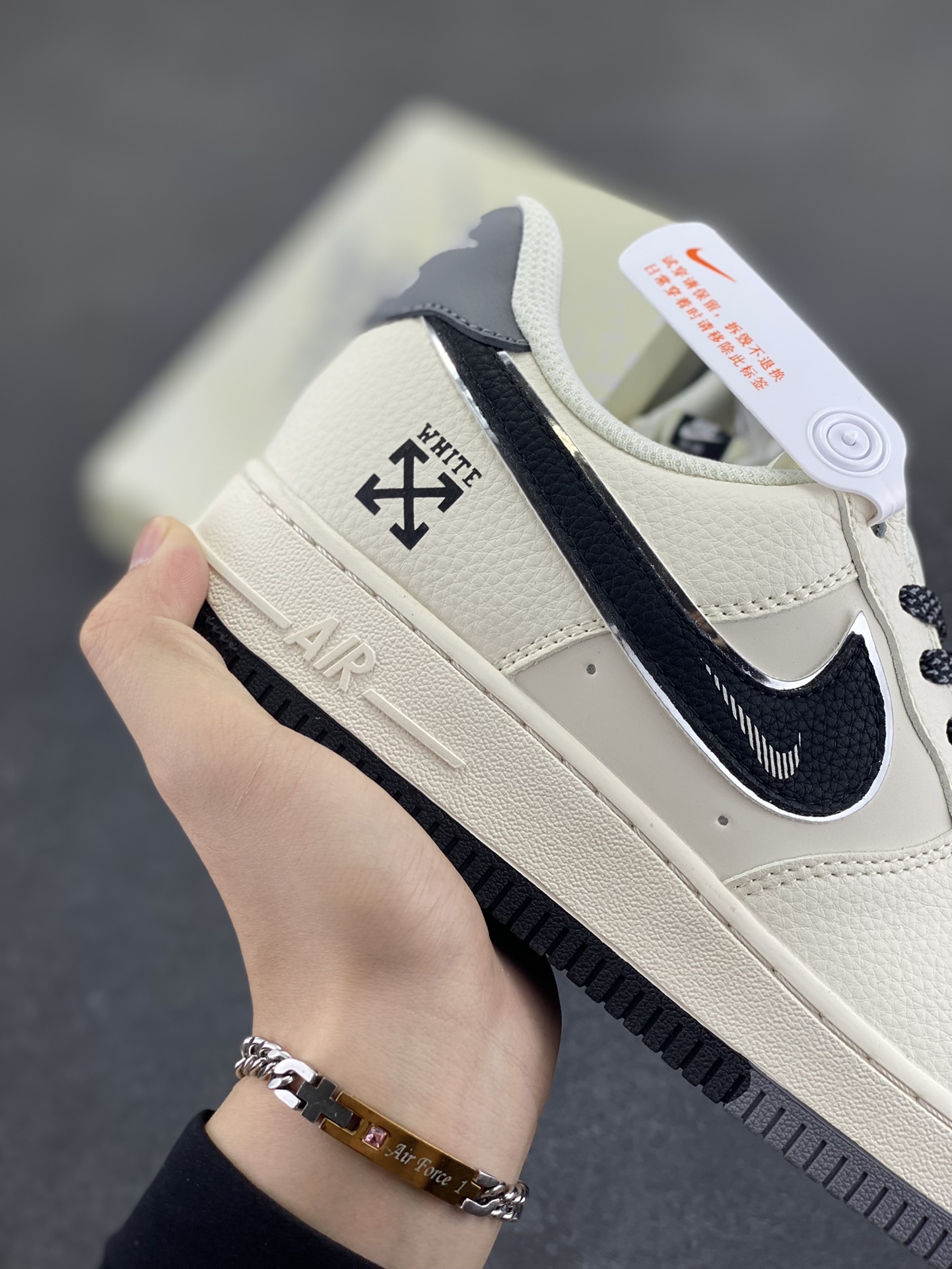 图片[6]-Nike Air Force 1 \’07 Low “OFF-WHITE联名——灰黑双色米黑”空军一号 低帮 运动鞋 休闲鞋 折边针车 工艺难度大 原楦头原纸板 原装鞋盒 定制五金配件 内置全掌气垫 原厂鞋底 货号：QW5836-005 尺码：36 36.5 37.5 38 38.5 39 40 40.5 41 42 42.5 43 44 44.5 45-选品中心