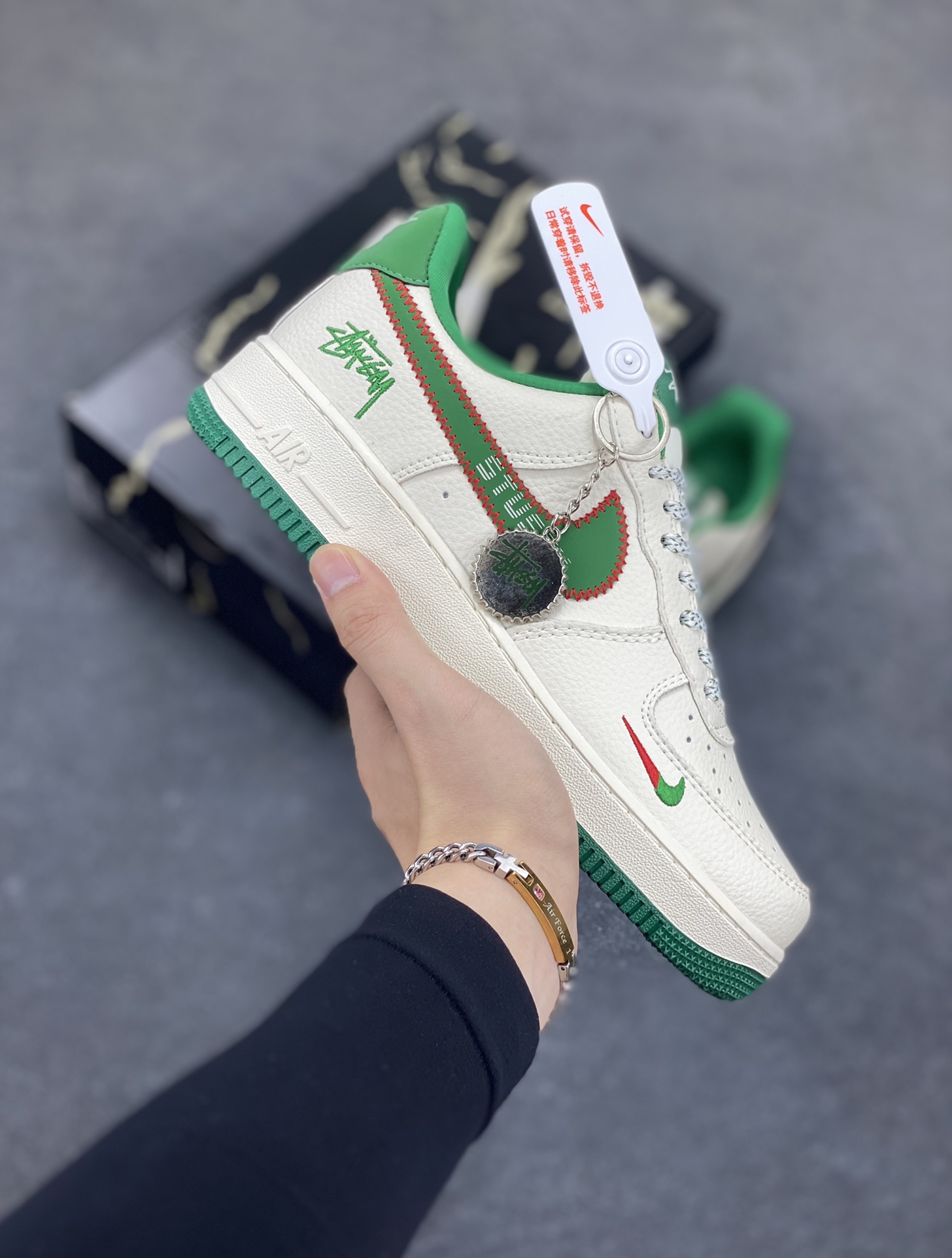 Nike Air Force 1 \’07 Low “斯图西联名——针织勾米绿”空军一号 低帮 运动鞋 休闲鞋 折边针车 工艺难度大 原楦头原纸板 原装鞋盒 定制五金配件 内置全掌气垫 原厂鞋底 货号:KJ1688-002 尺码:36 36.5 37.5 38 38.5 39 40 40.5 41 42 42.5 43 44 44.5 45-选品中心