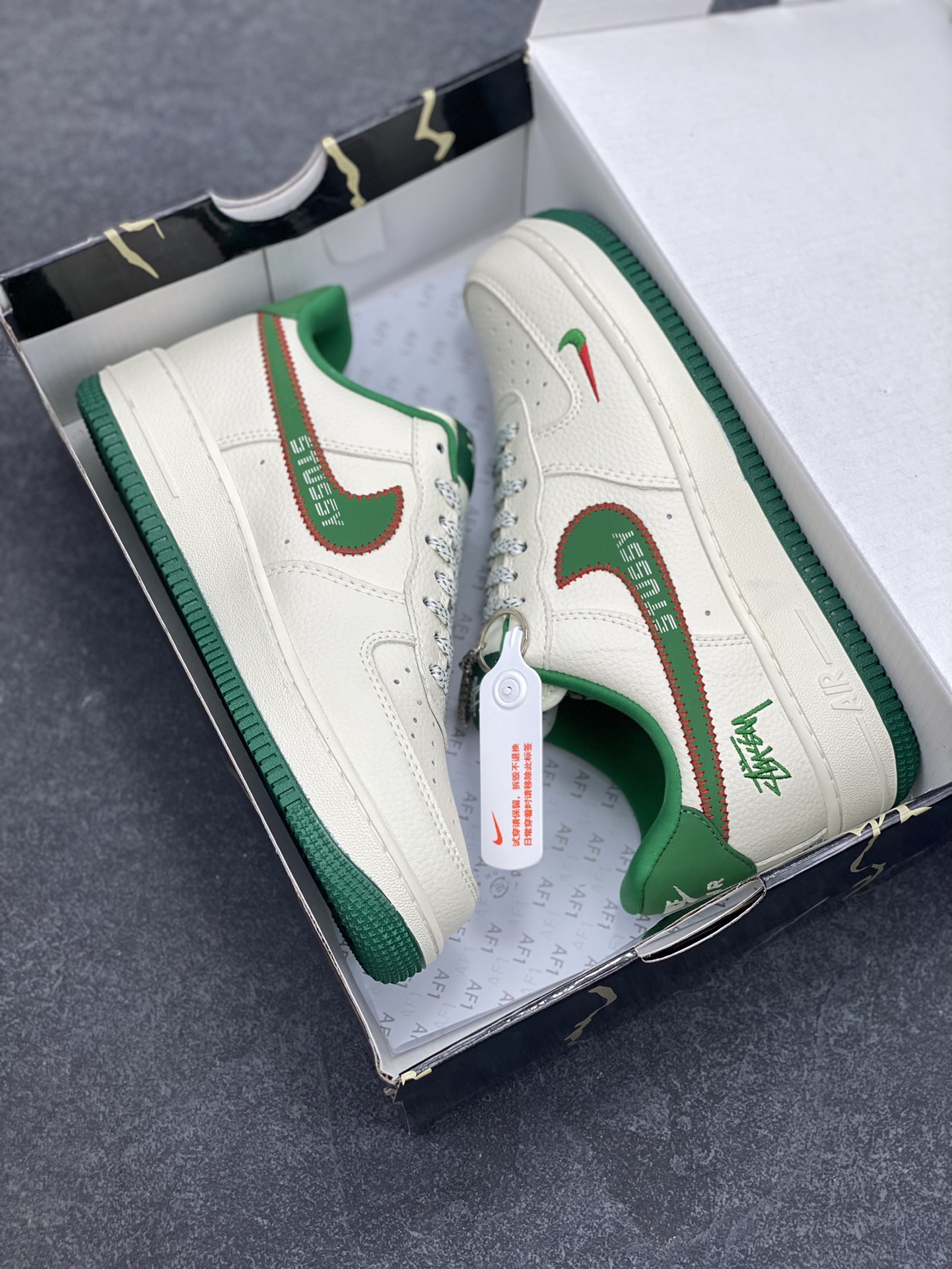 图片[9]-Nike Air Force 1 \’07 Low “斯图西联名——针织勾米绿”空军一号 低帮 运动鞋 休闲鞋 折边针车 工艺难度大 原楦头原纸板 原装鞋盒 定制五金配件 内置全掌气垫 原厂鞋底 货号：KJ1688-002 尺码：36 36.5 37.5 38 38.5 39 40 40.5 41 42 42.5 43 44 44.5 45-选品中心