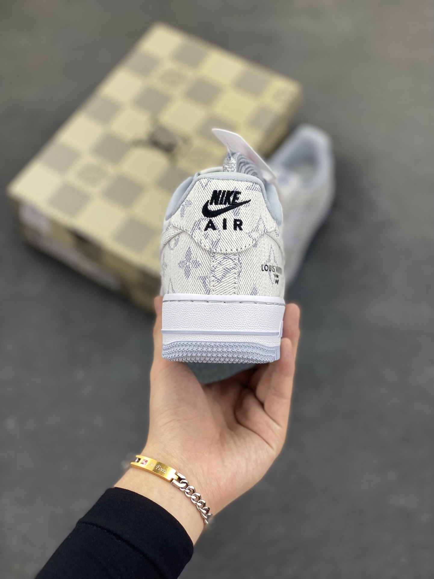 图片[4]-NIke Air Force 1 \’07 Low LV联名-灰牛仔 空军一号低帮 运动鞋 休闲鞋 折边针车 工艺难度大 原楦头原纸板 原装鞋盒 原厂鞋底 超高清洁度 细节完美 货号：SC0601-552 尺码：36 36.5 37.5 38 38.5 39 40 40.5 41 42 42.5 43 44 44.5 45-选品中心