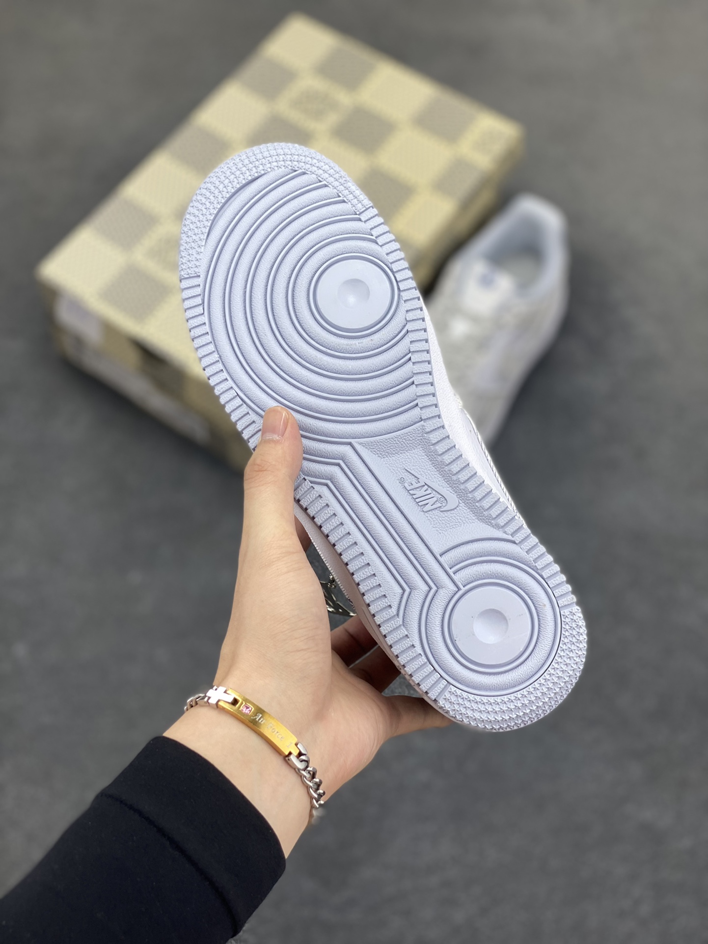 图片[5]-NIke Air Force 1 \’07 Low LV联名-灰牛仔 空军一号低帮 运动鞋 休闲鞋 折边针车 工艺难度大 原楦头原纸板 原装鞋盒 原厂鞋底 超高清洁度 细节完美 货号：SC0601-552 尺码：36 36.5 37.5 38 38.5 39 40 40.5 41 42 42.5 43 44 44.5 45-选品中心