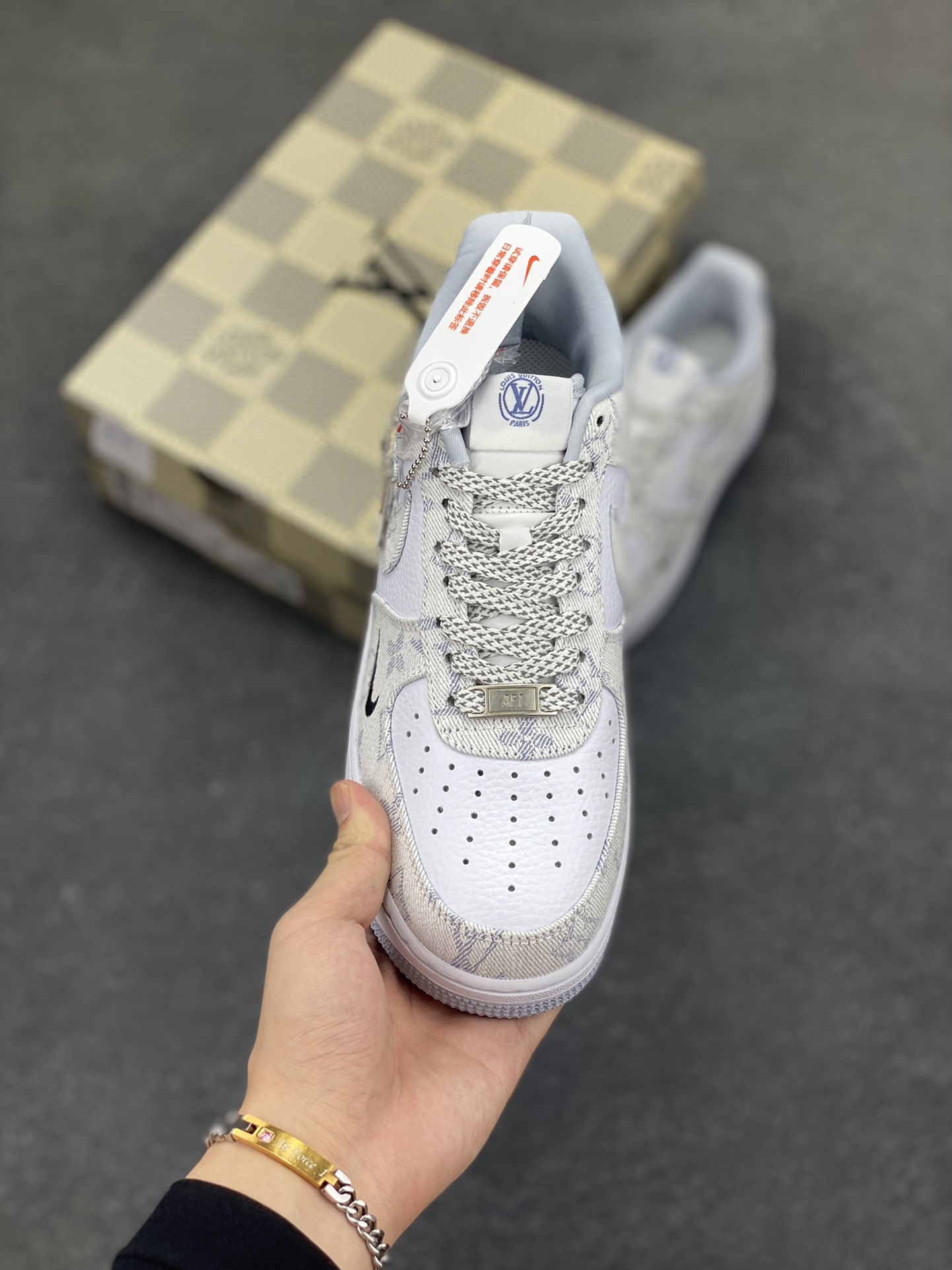图片[2]-NIke Air Force 1 \’07 Low LV联名-灰牛仔 空军一号低帮 运动鞋 休闲鞋 折边针车 工艺难度大 原楦头原纸板 原装鞋盒 原厂鞋底 超高清洁度 细节完美 货号：SC0601-552 尺码：36 36.5 37.5 38 38.5 39 40 40.5 41 42 42.5 43 44 44.5 45-选品中心