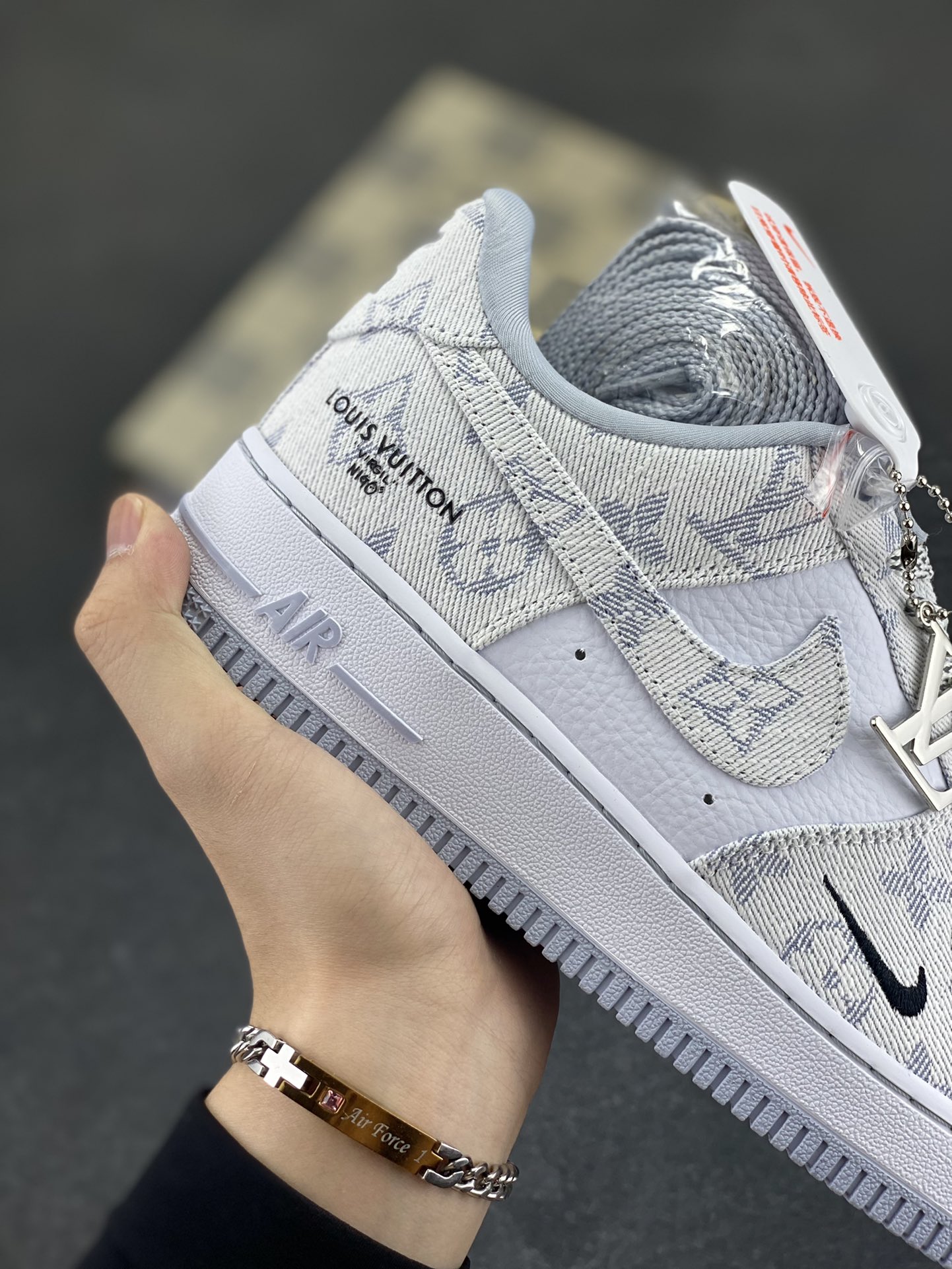 图片[6]-NIke Air Force 1 \’07 Low LV联名-灰牛仔 空军一号低帮 运动鞋 休闲鞋 折边针车 工艺难度大 原楦头原纸板 原装鞋盒 原厂鞋底 超高清洁度 细节完美 货号：SC0601-552 尺码：36 36.5 37.5 38 38.5 39 40 40.5 41 42 42.5 43 44 44.5 45-选品中心