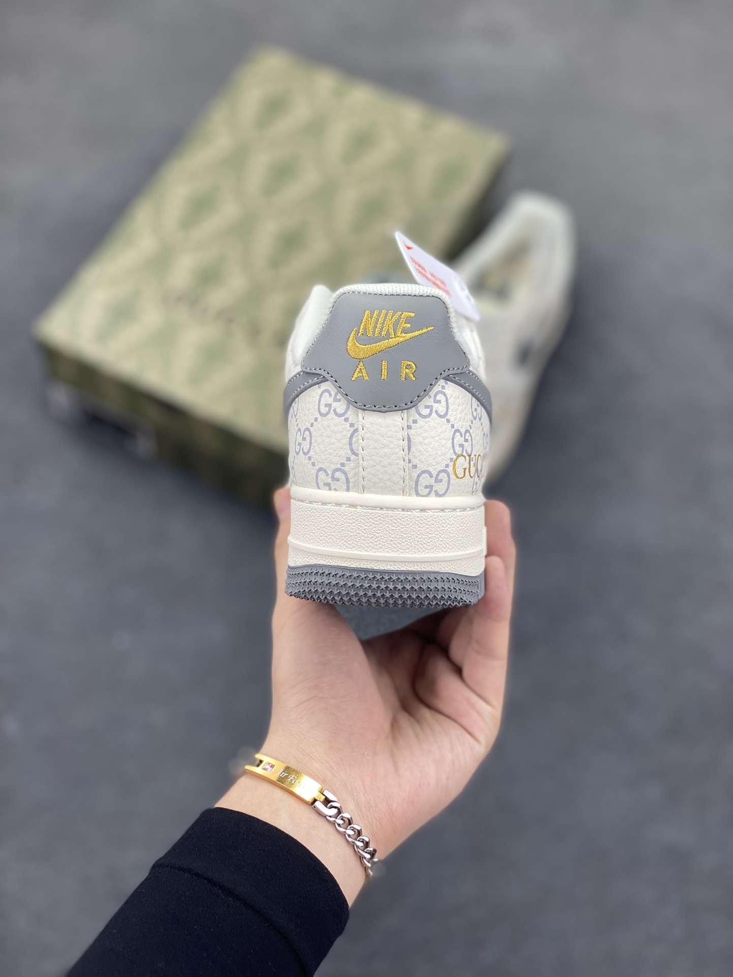 图片[4]-NIke Air Force 1 \’07 Low “古驰联名——花纹灰勾”空军一号 低帮 运动鞋 休闲鞋 折边针车 工艺难度大 原楦头原纸板 原装鞋盒 定制五金配件 内置全掌气垫 原厂鞋底 货号：ZH2598-322 尺码：36 36.5 37.5 38 38.5 39 40 40.5 41 42 42.5 43 44 44.5 45-选品中心