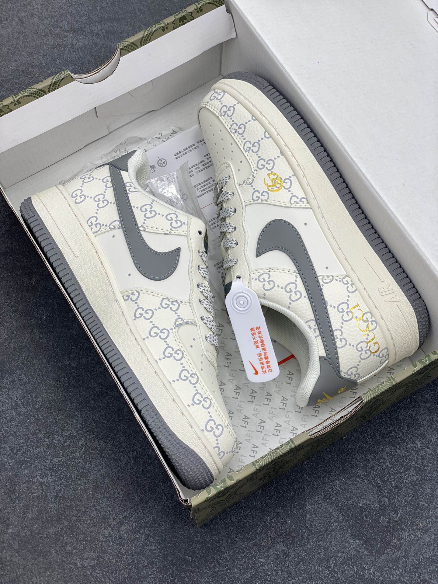 图片[9]-NIke Air Force 1 \’07 Low “古驰联名——花纹灰勾”空军一号 低帮 运动鞋 休闲鞋 折边针车 工艺难度大 原楦头原纸板 原装鞋盒 定制五金配件 内置全掌气垫 原厂鞋底 货号：ZH2598-322 尺码：36 36.5 37.5 38 38.5 39 40 40.5 41 42 42.5 43 44 44.5 45-选品中心